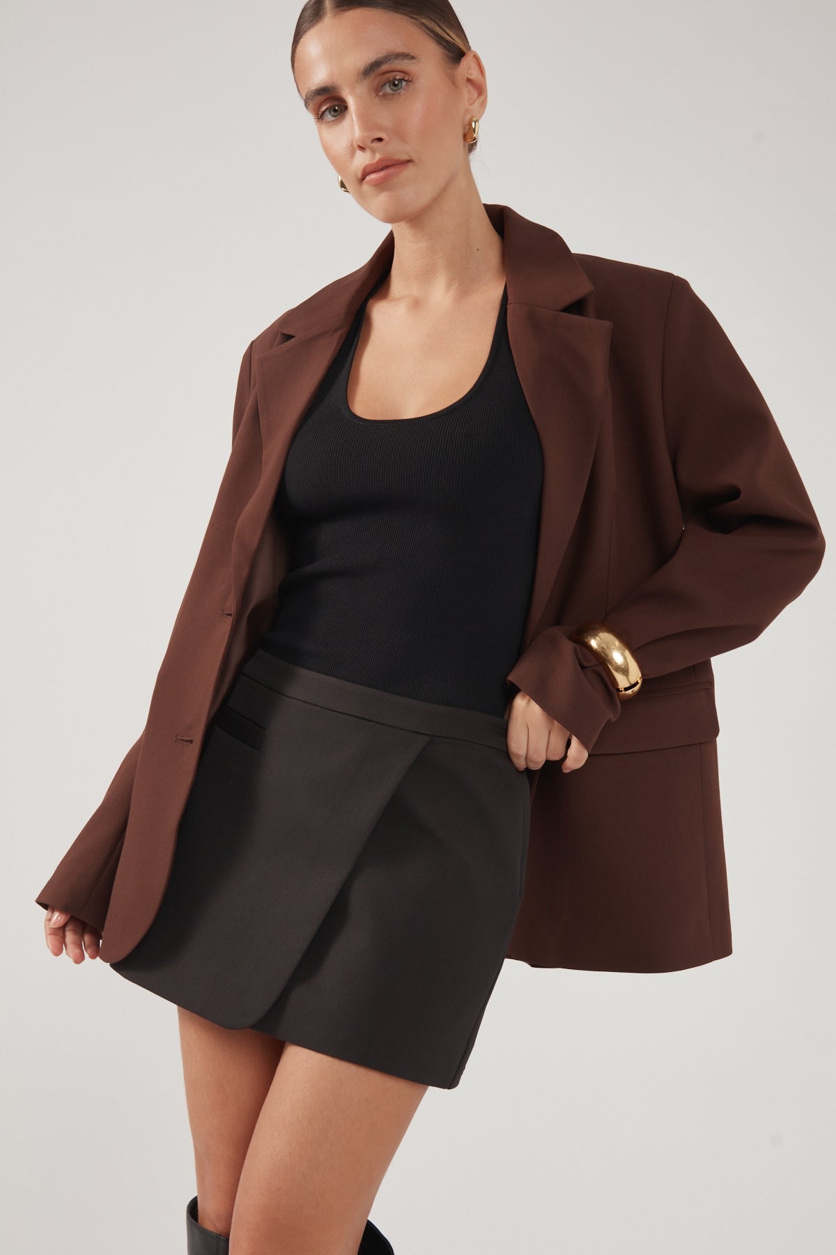 Perfect Stranger Lupa Mid Rise Skort Black