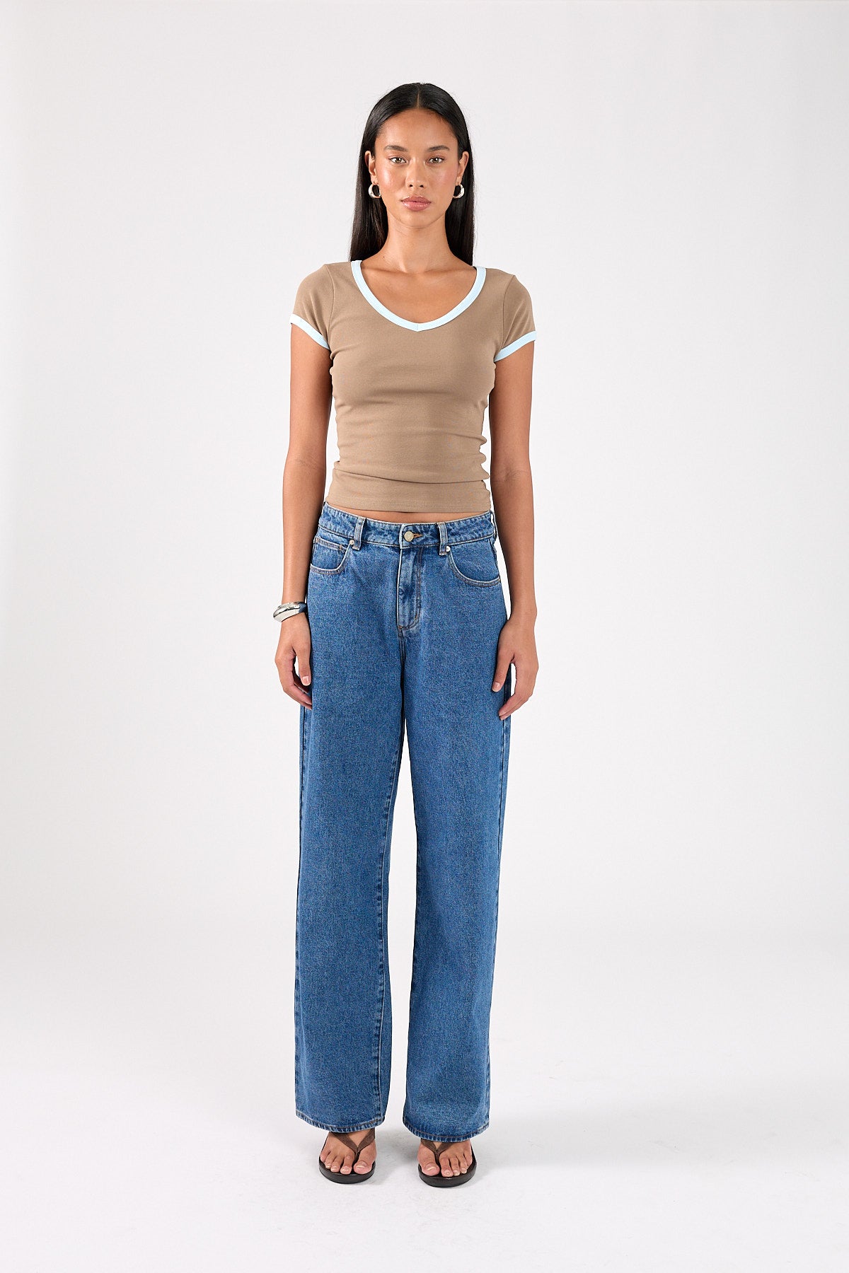Perfect Stranger Contrast Bind V-neck Tee Taupe