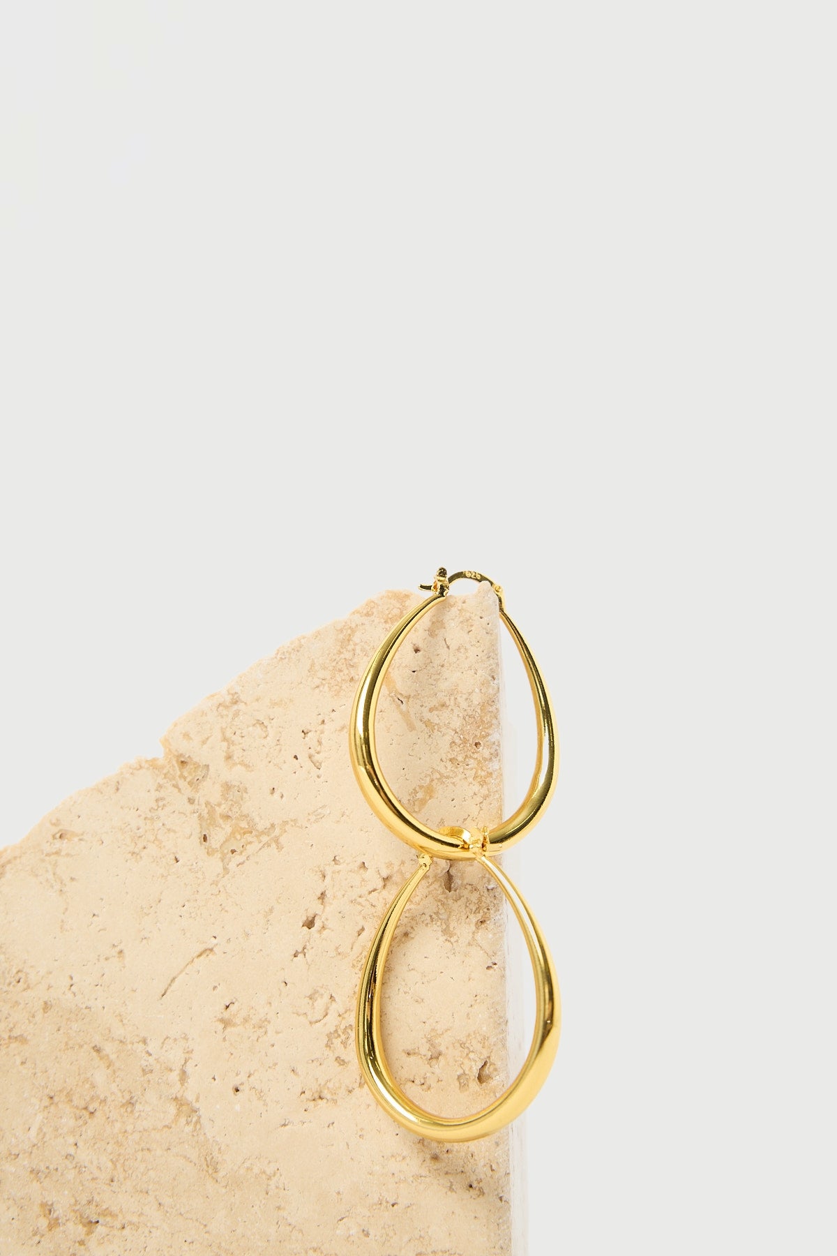 Perfect Stranger Tove Hoop Earrings 18K Gold Plated