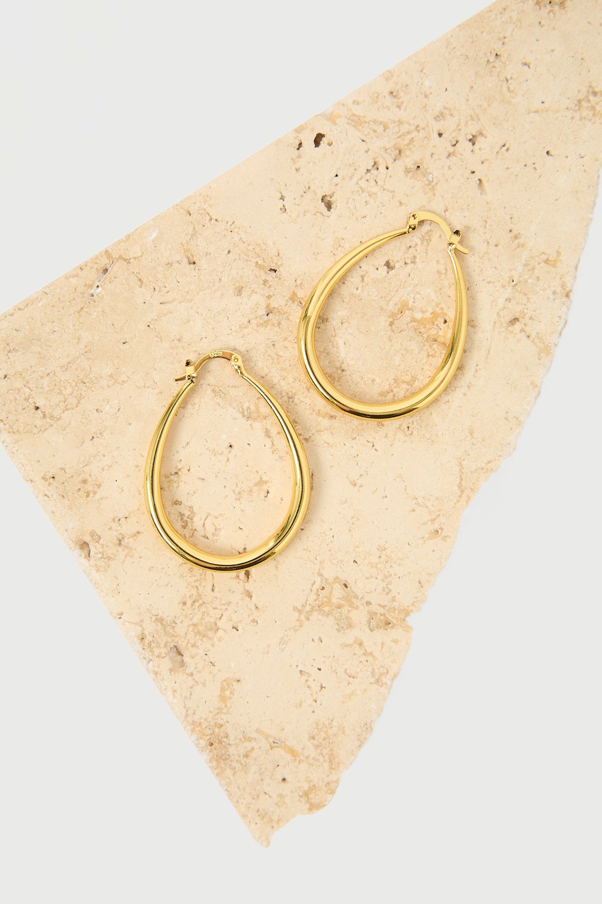 Perfect Stranger Tove Hoop Earrings 18K Gold Plated