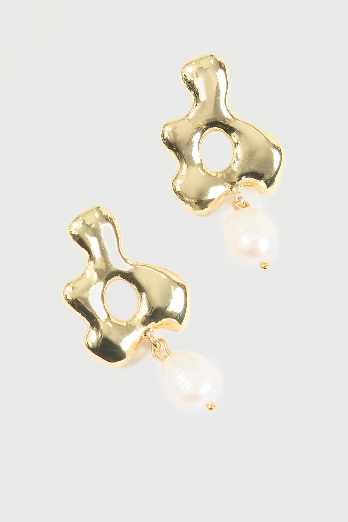 Perfect Stranger Gia Pearl Drop Earrings 18K Gold Plated
