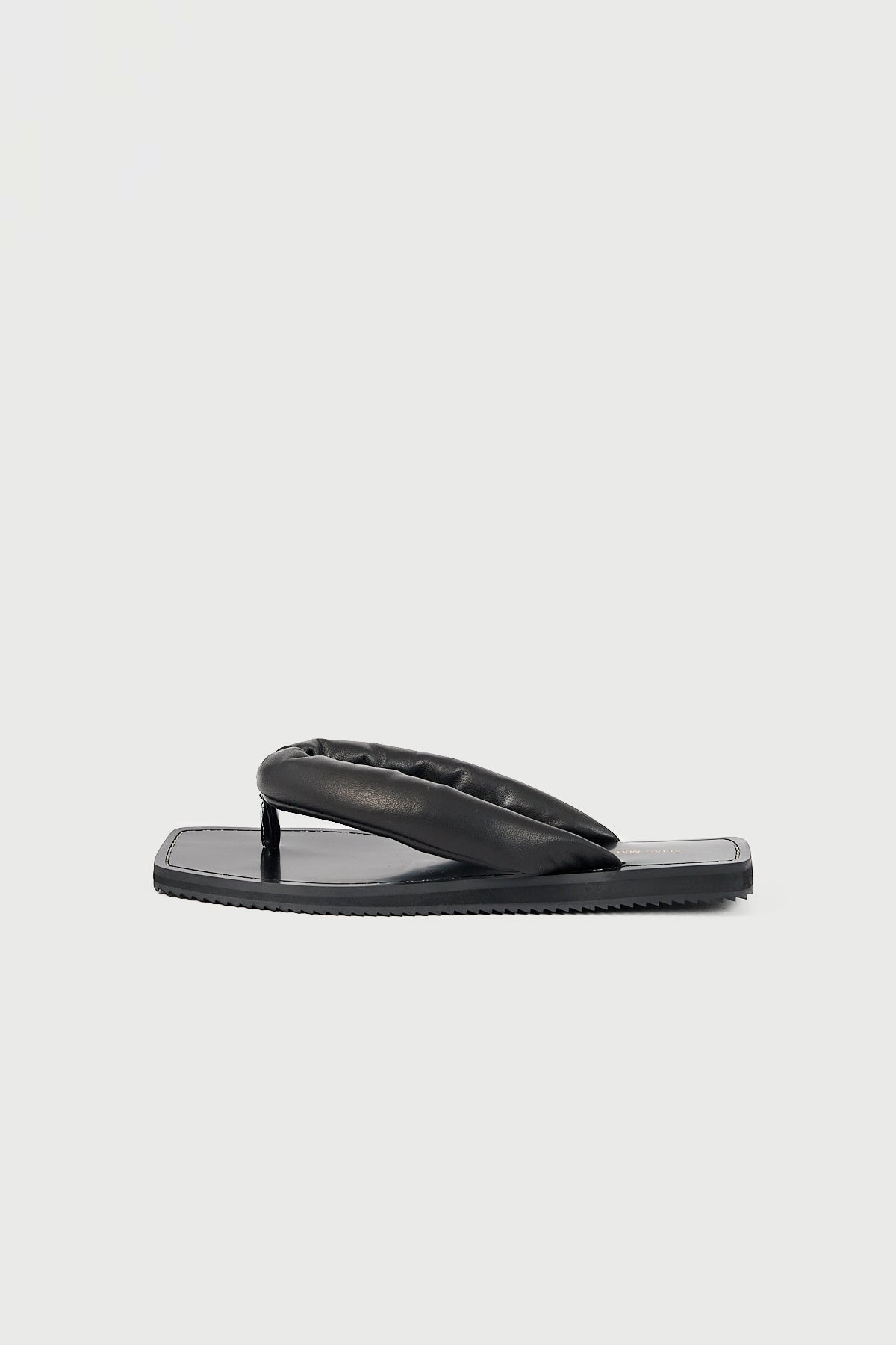 Alias Mae Chase Black