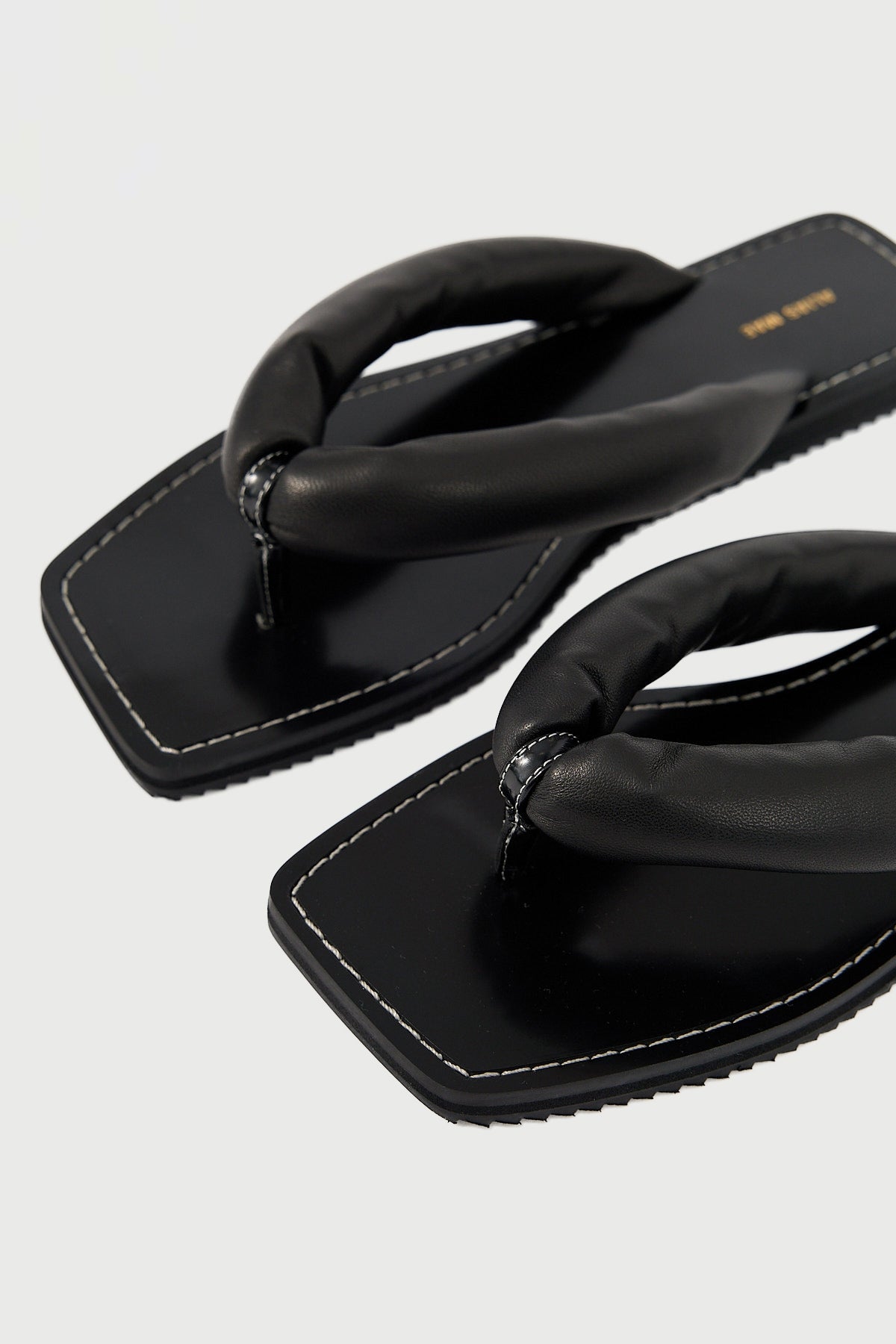 Alias Mae Chase Black