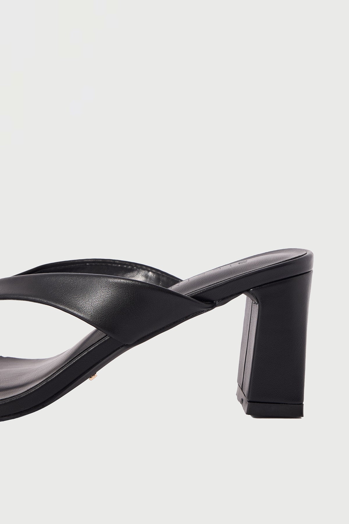 Billini Neriah Thong Heel Black