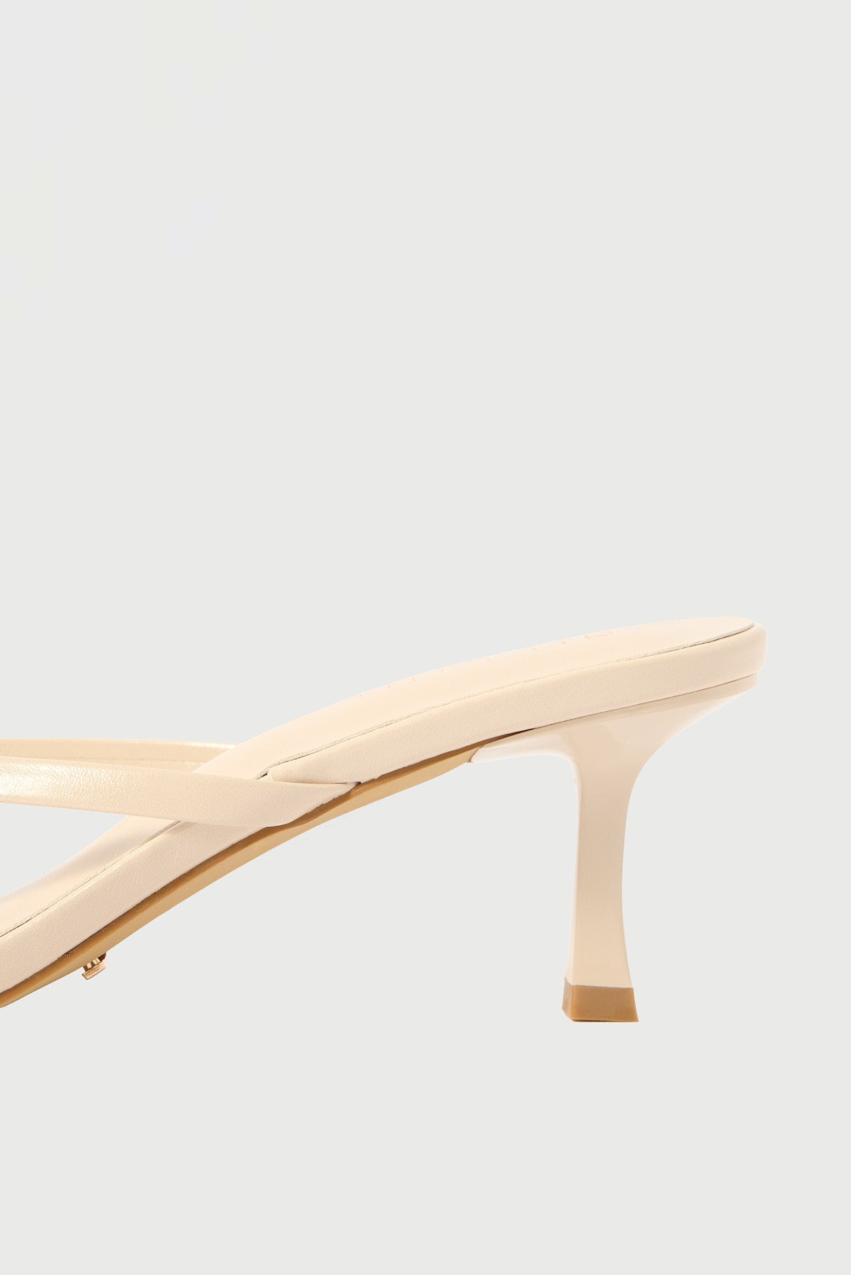 Billini Gaynor PU Thong Heel Cream