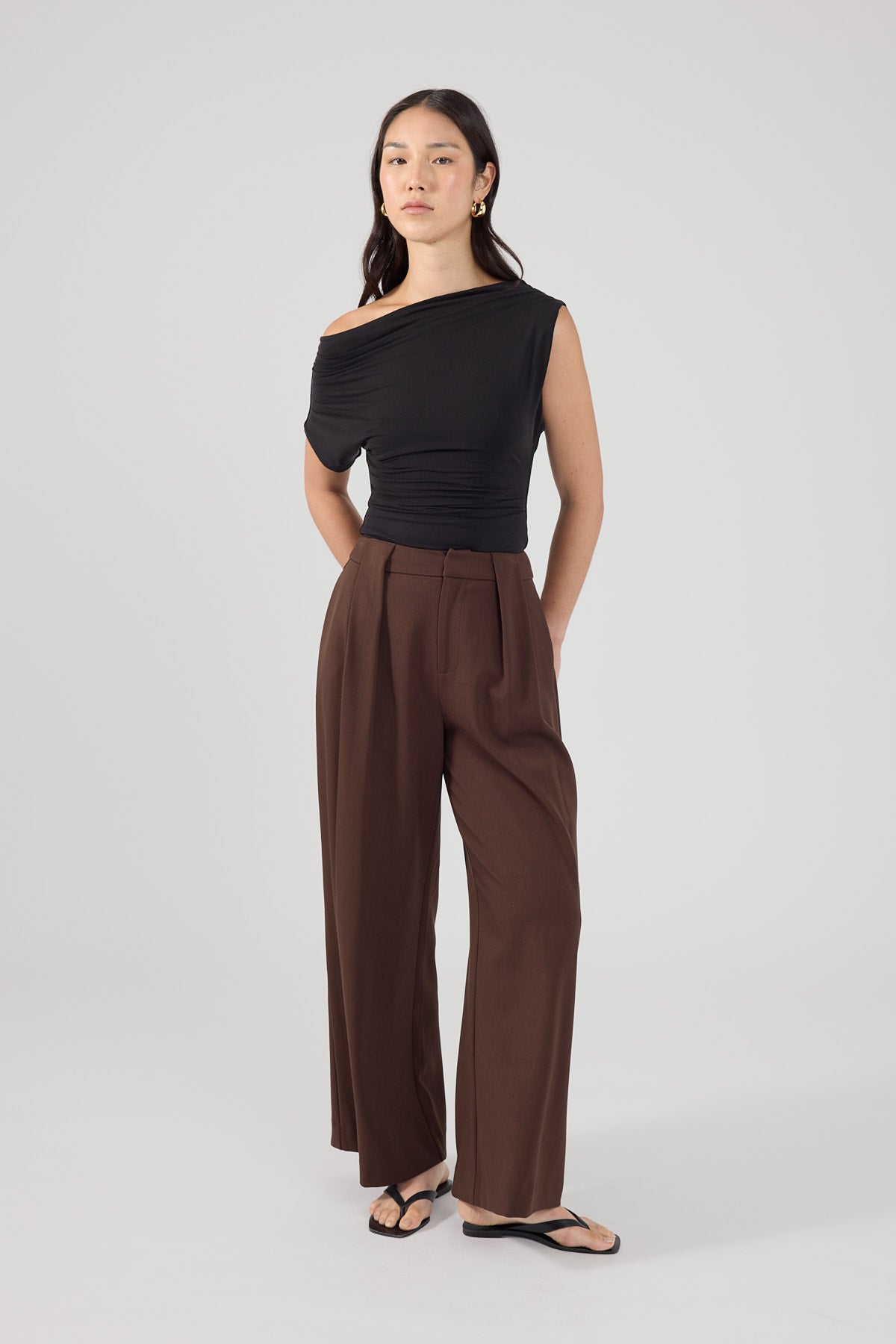 Perfect Stranger Mackenzie Petite Pleated Pant Brown