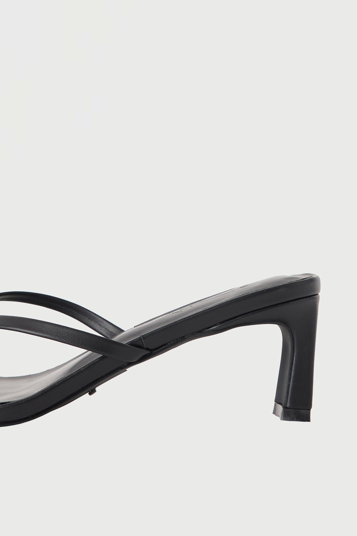 Billini Madina Thong Heel Black