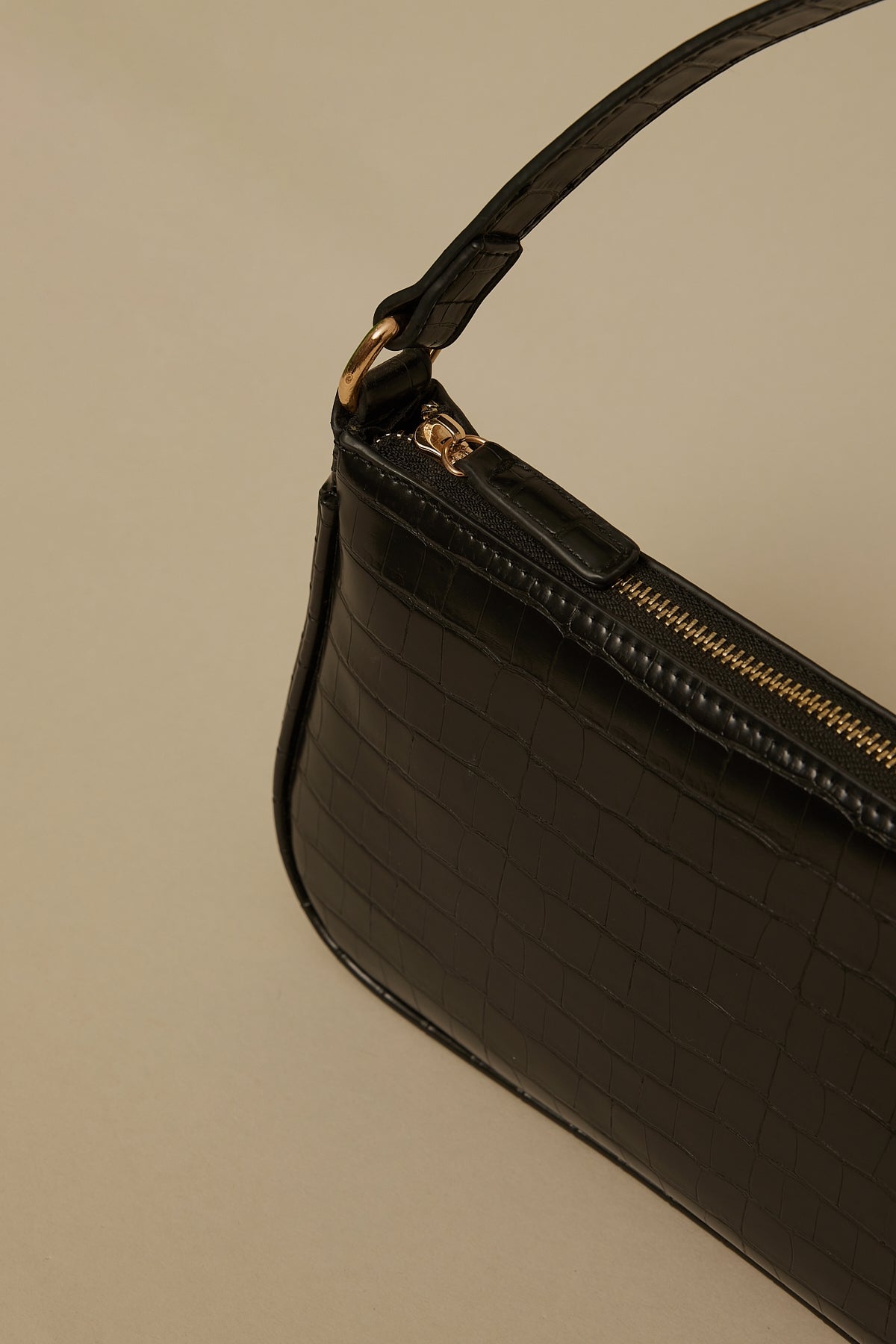 Token 90's Shoulder Bag Black