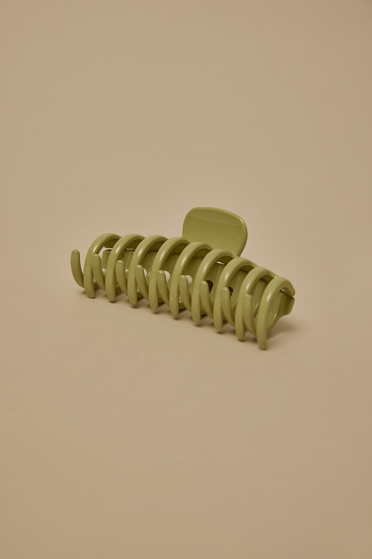 Token Hold Me Hair Claw Pistachio