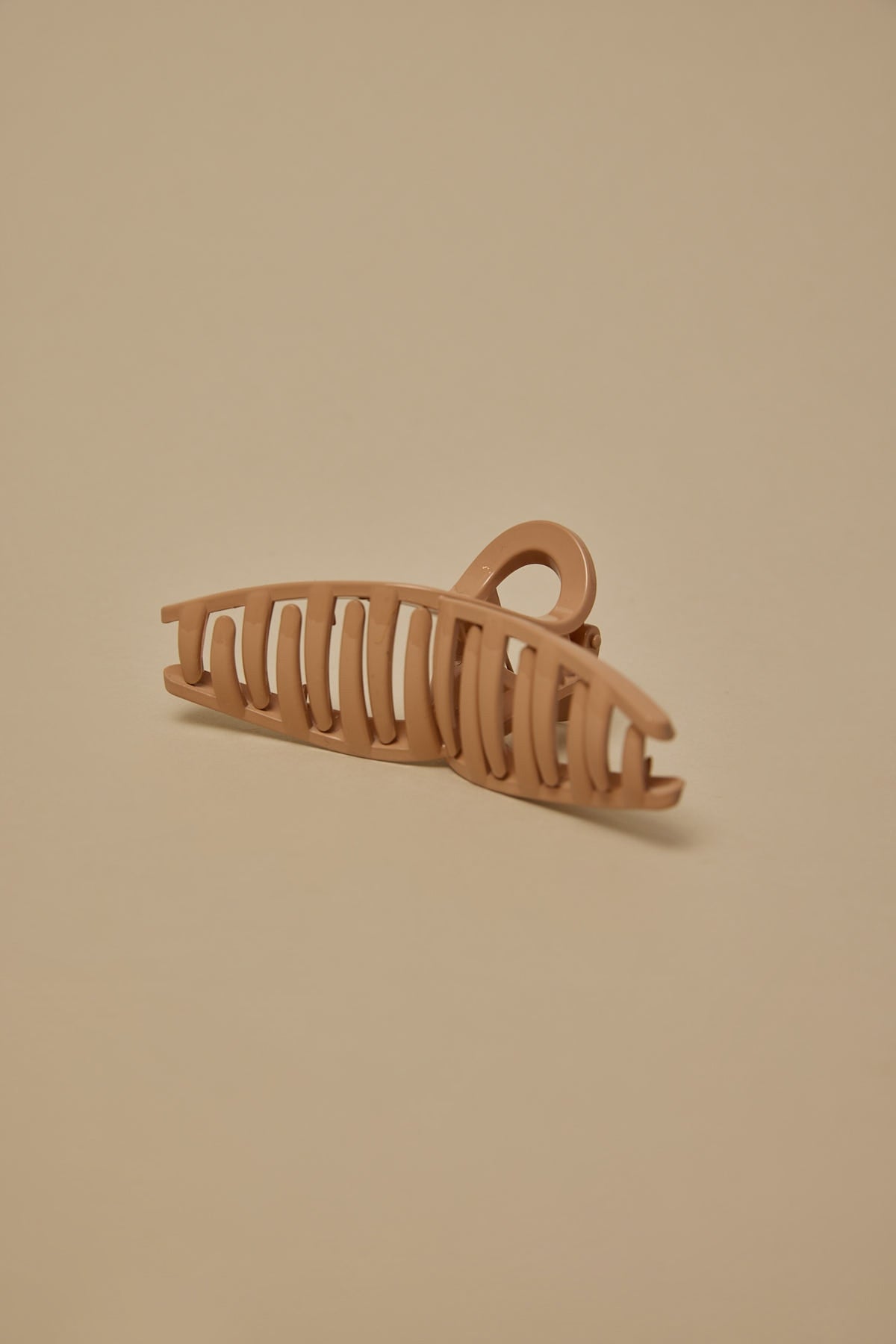 Token Twist Hair Claw Nude