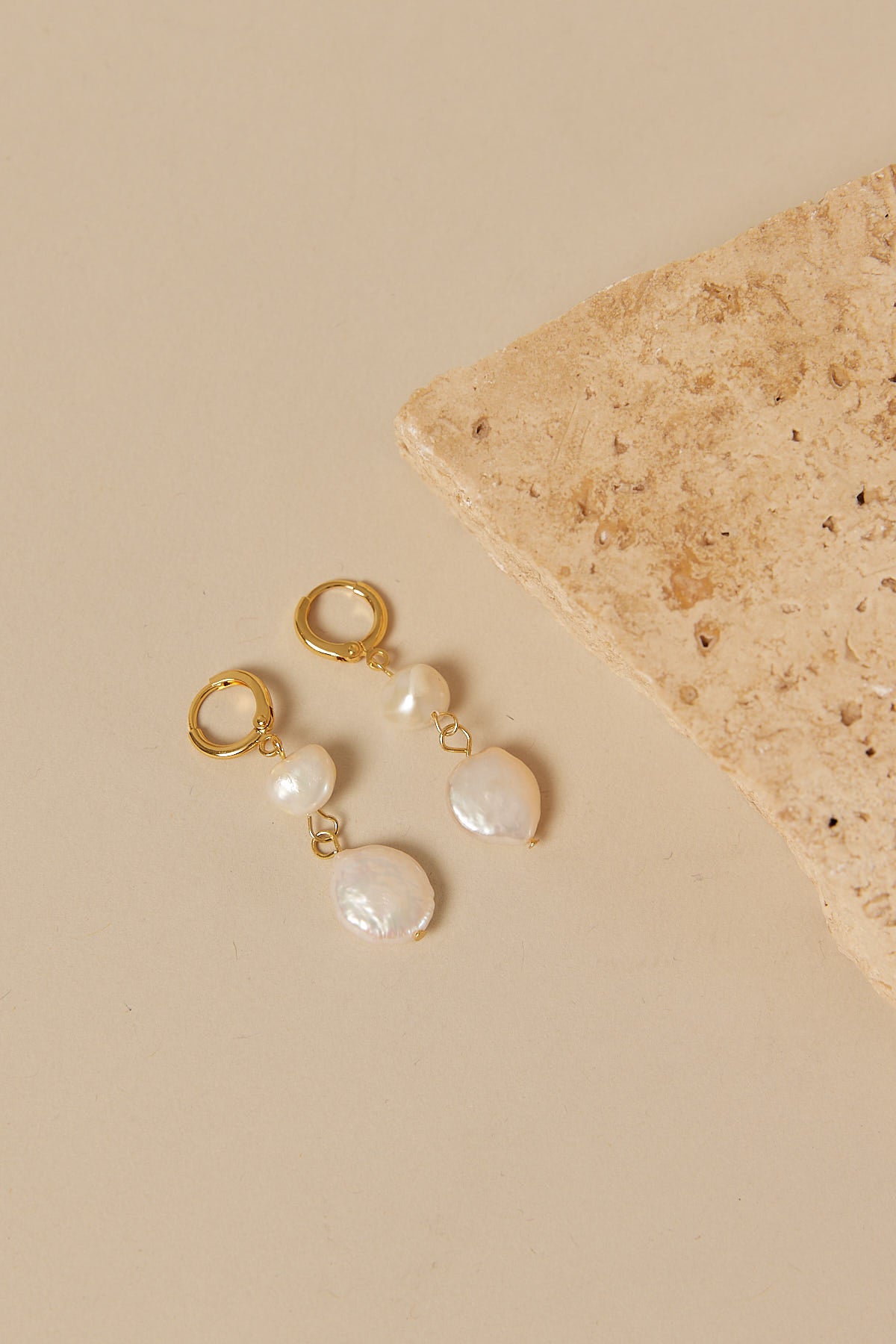 Perfect Stranger Drop Pearl Earring Gold