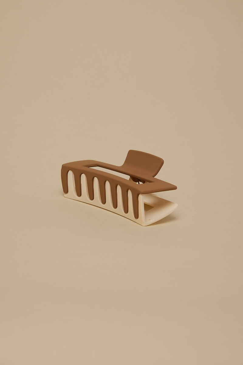 Token Contrast Hair Claw Brown/White