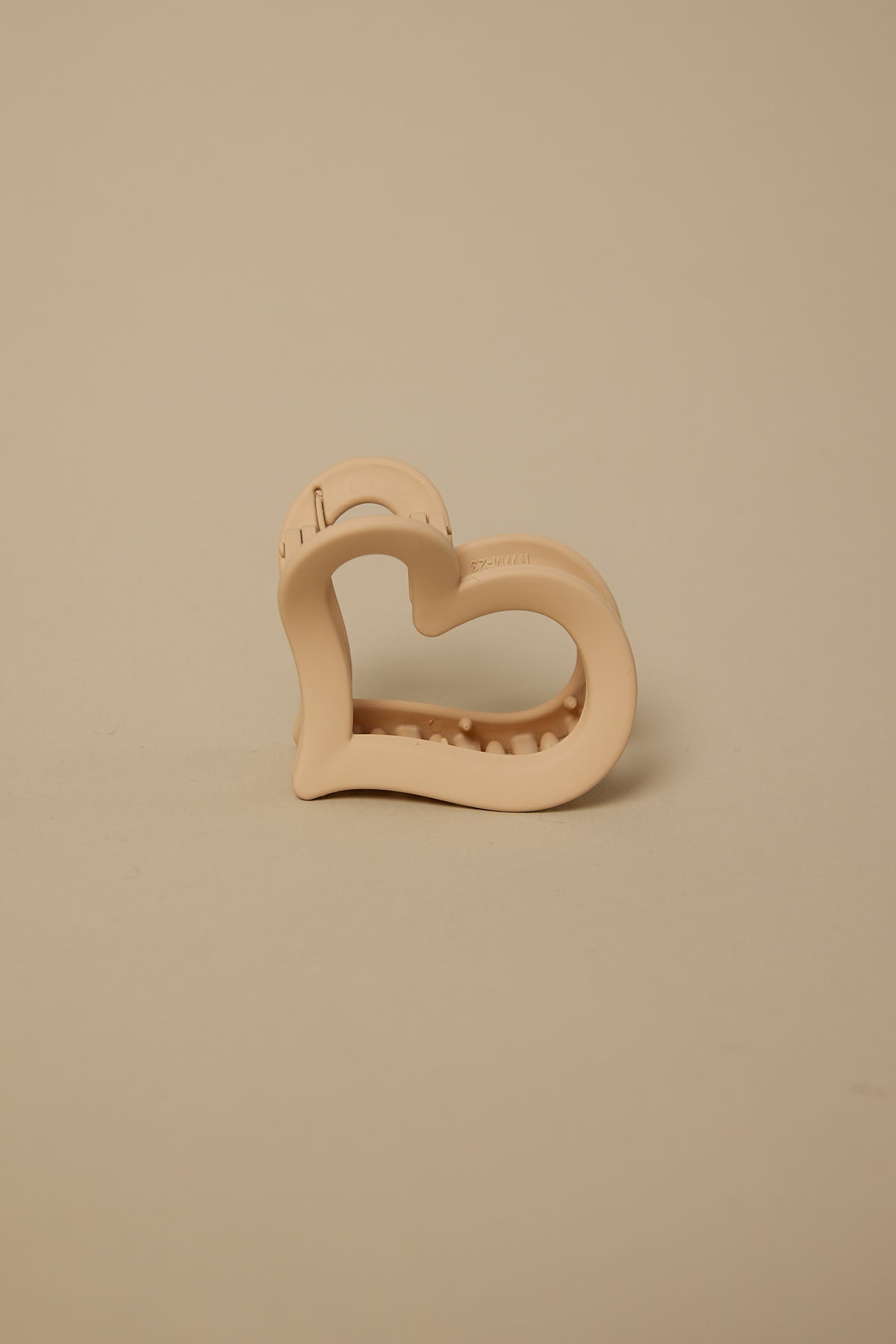 Token Love Heart Hair Claw Oat