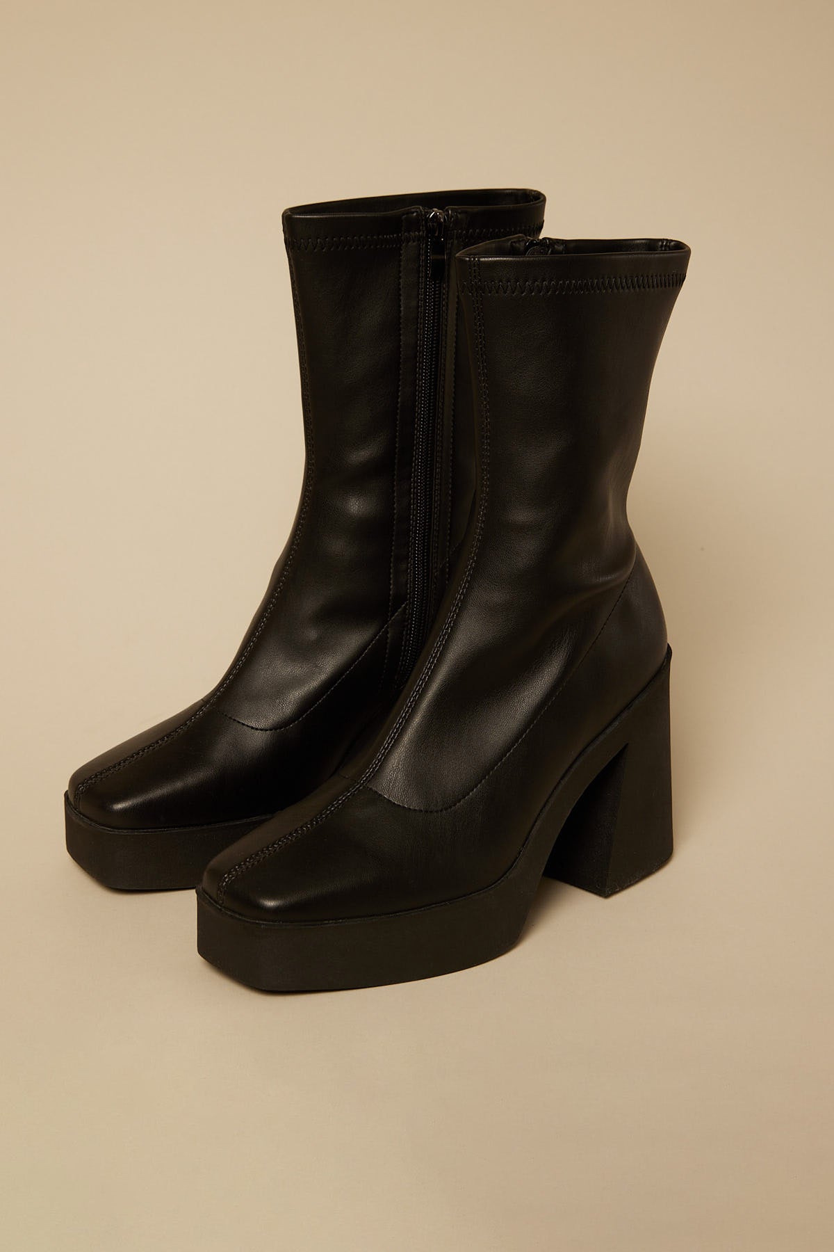 Therapy Jagger Black