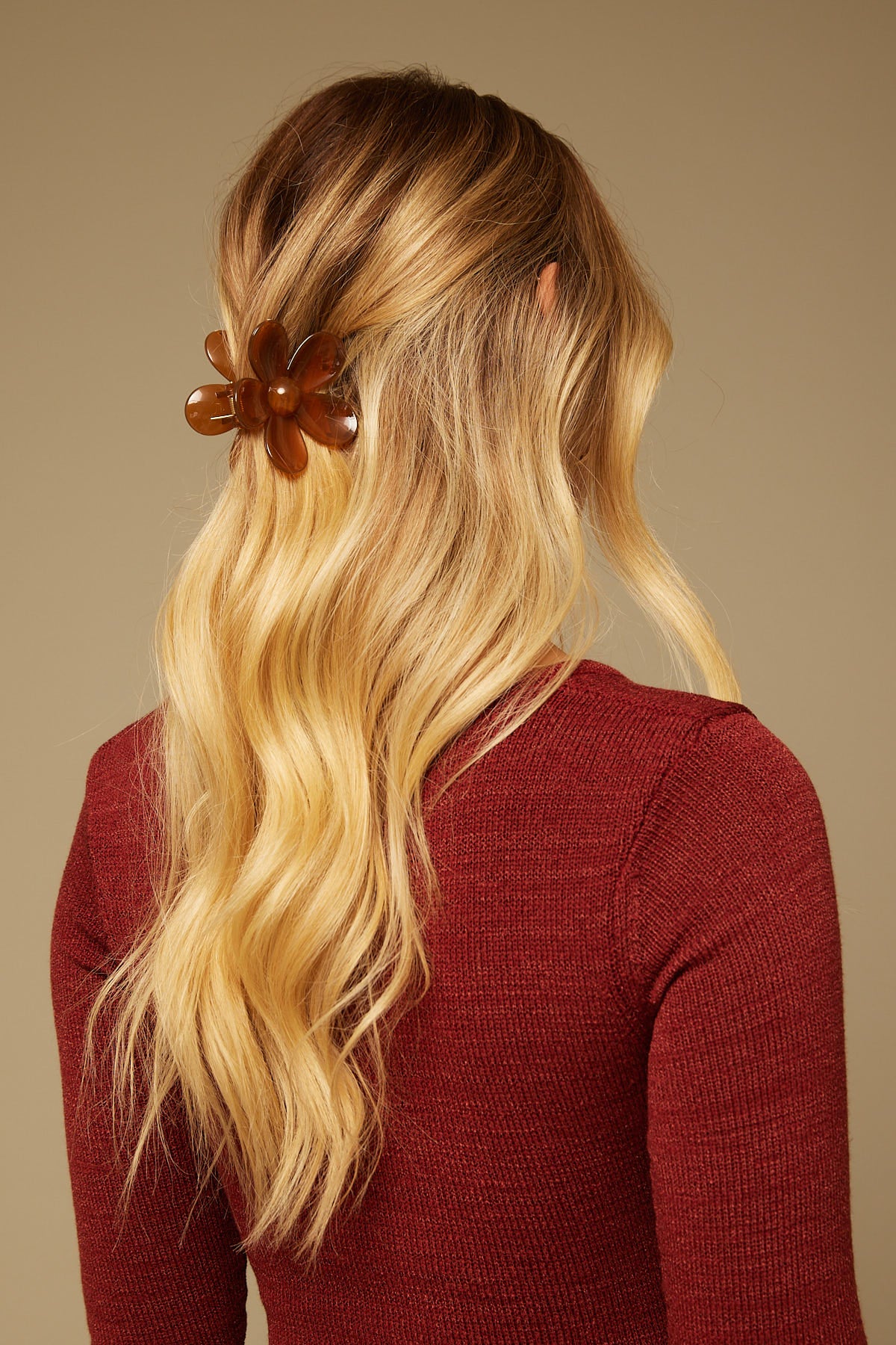 Token Large Flower Hair Claw Caramel