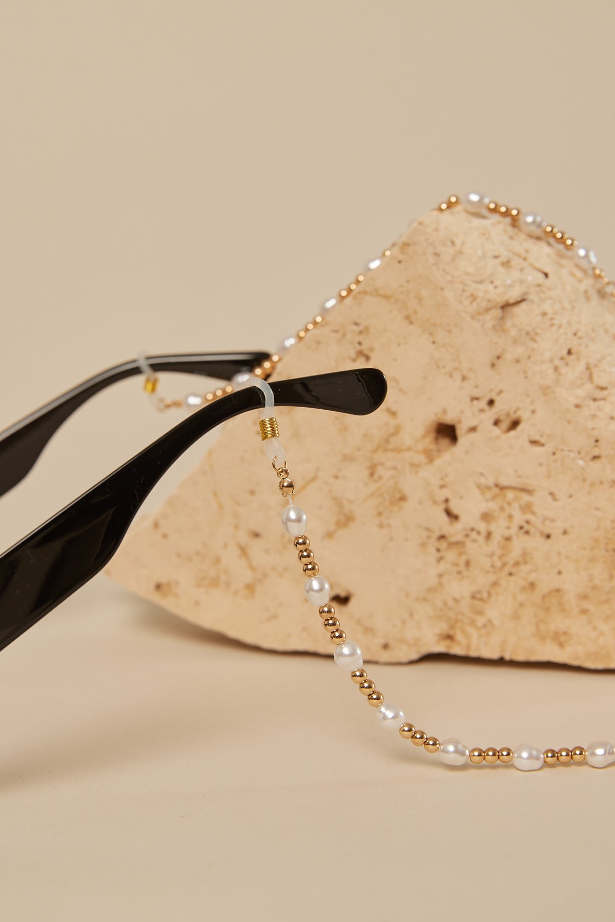 Token Multi Pearl Sunglasses Chain Gold