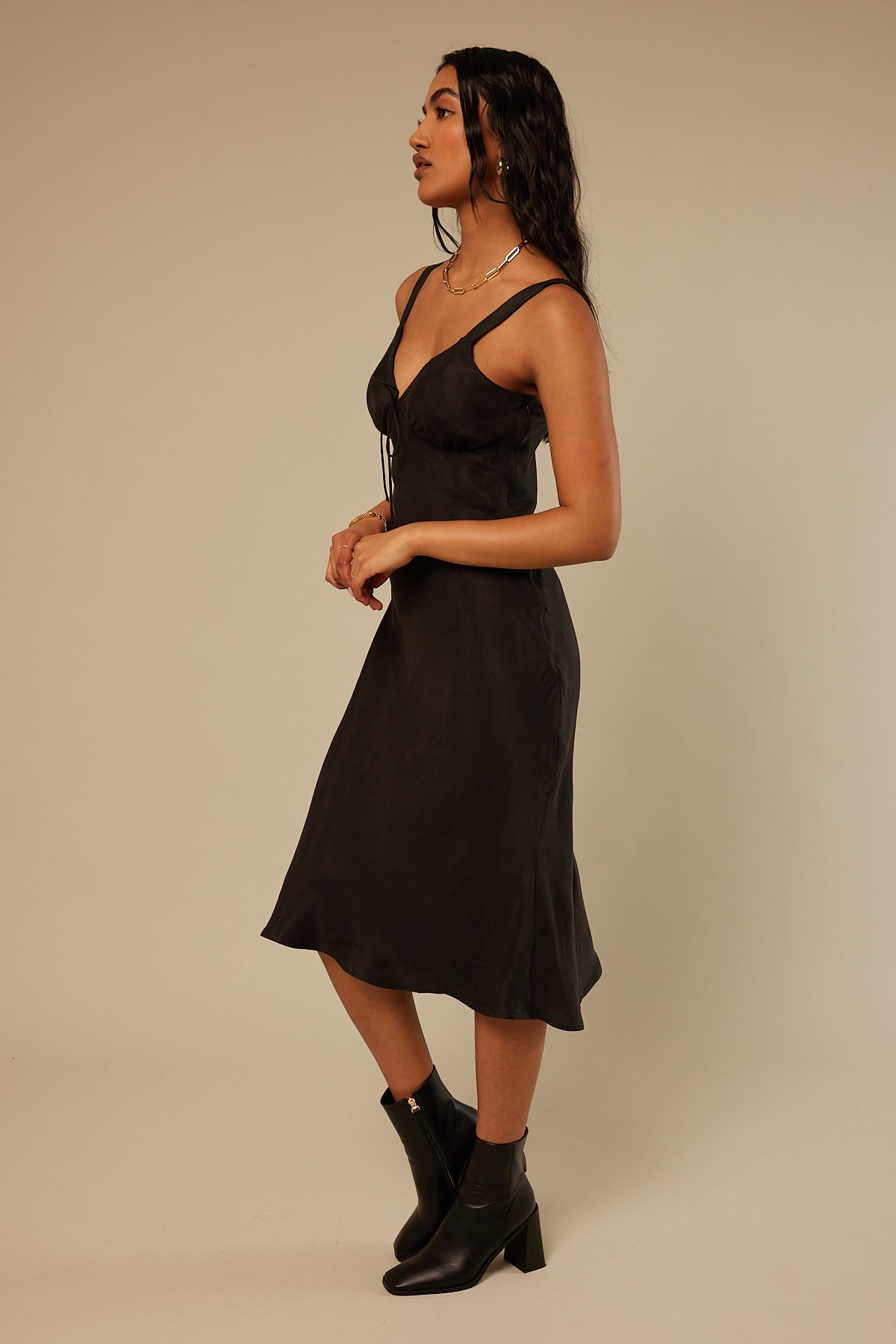 Perfect Stranger Modern Muse Midi Dress Black