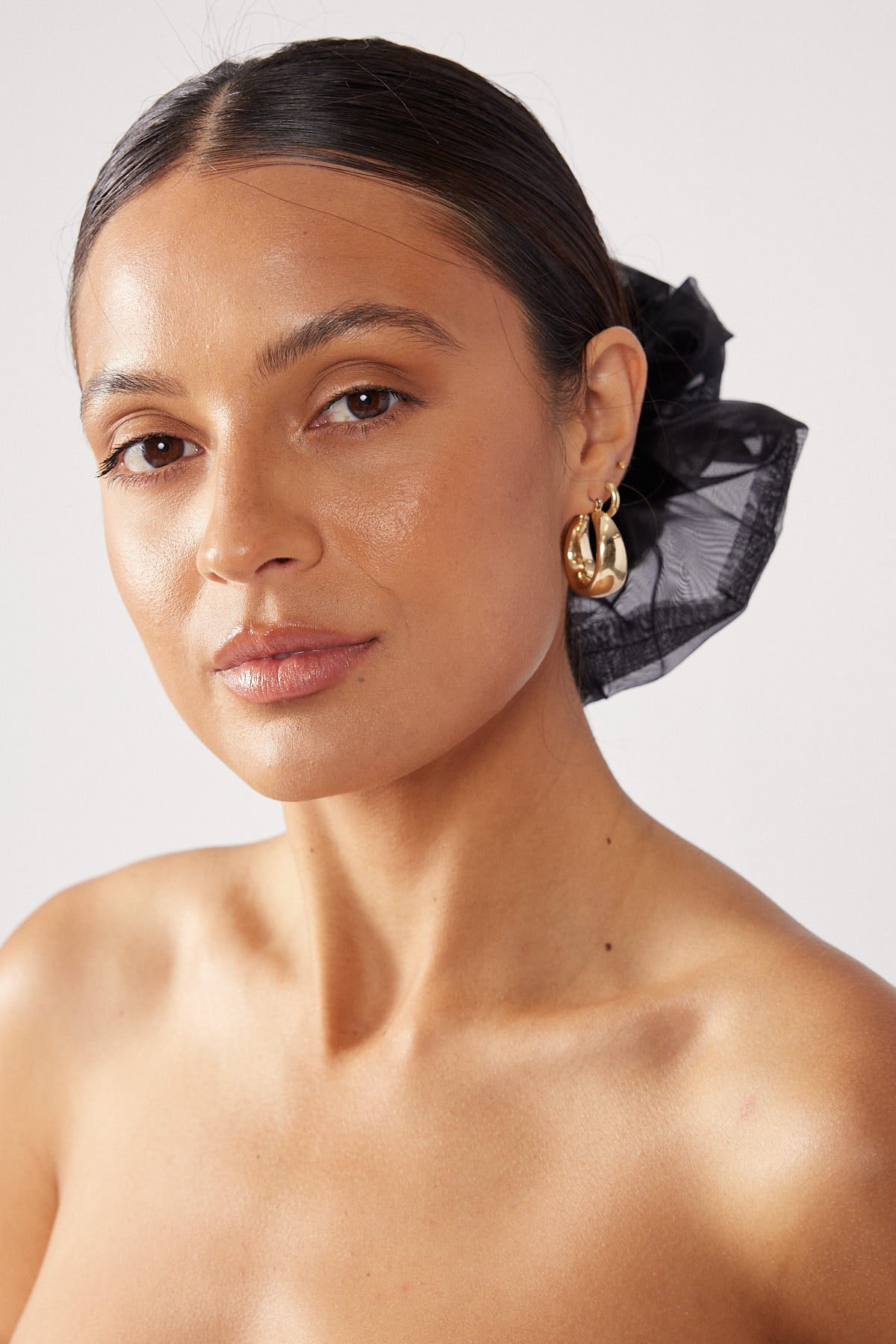 Token Organza Scrunchie Black
