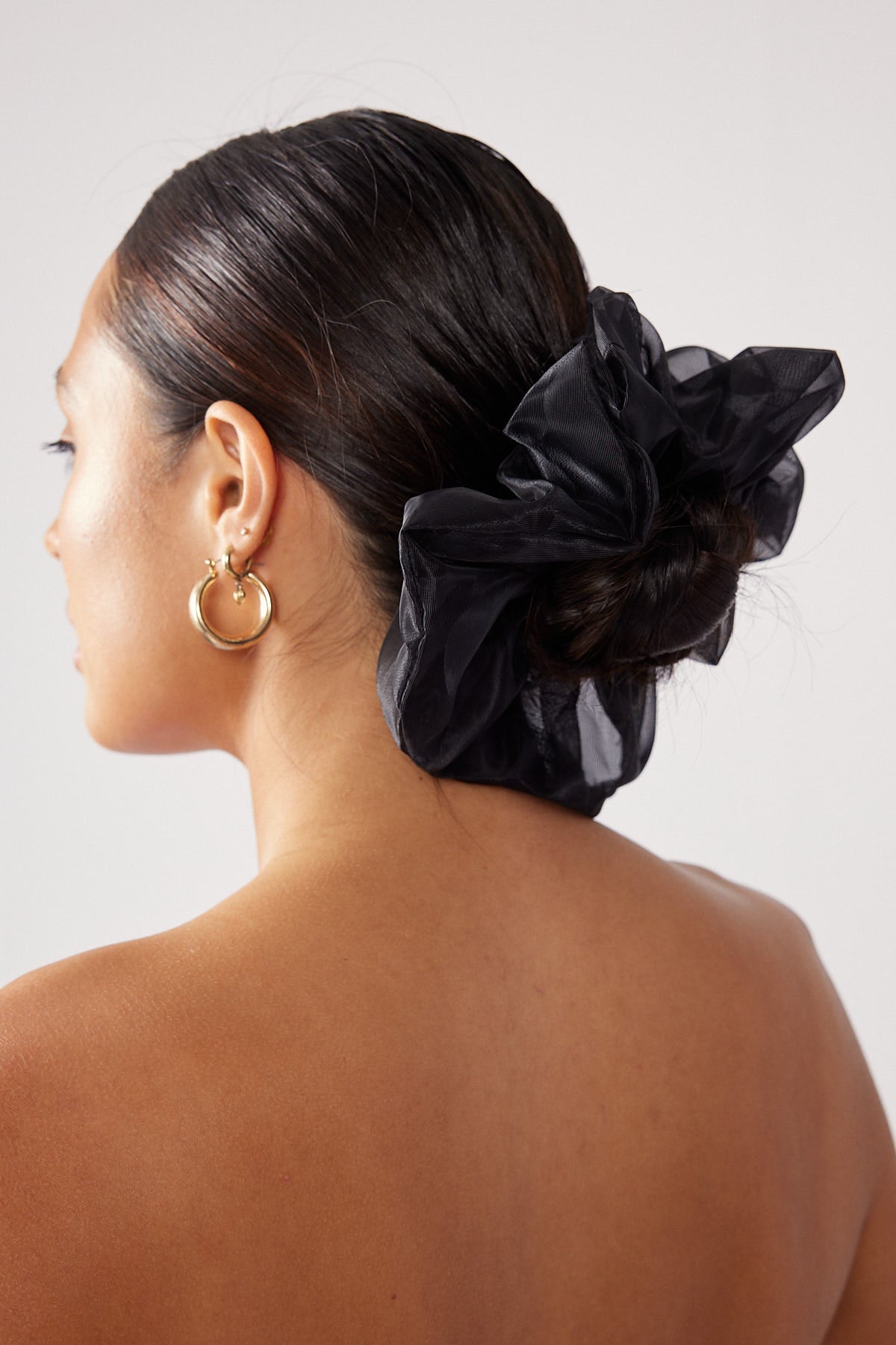 Token Organza Scrunchie Black