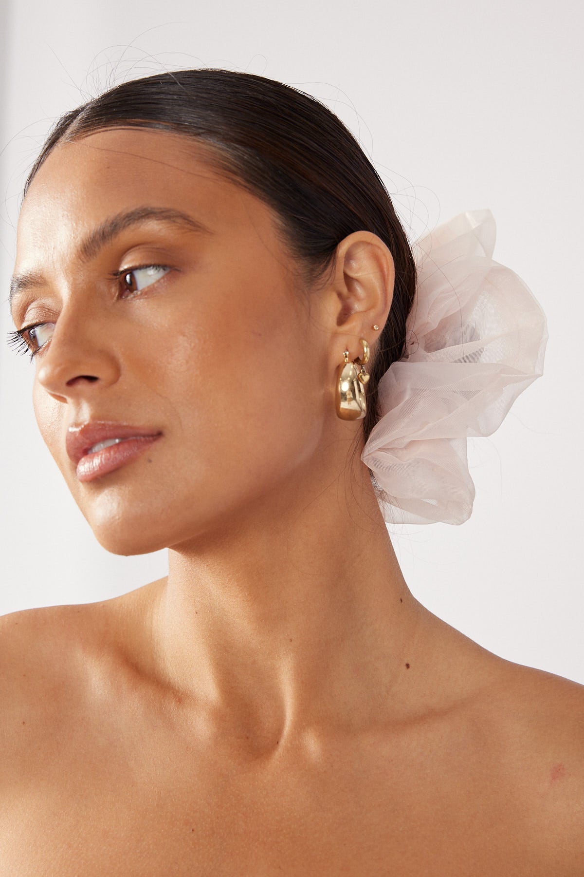 Token Organza Scrunchie Pink