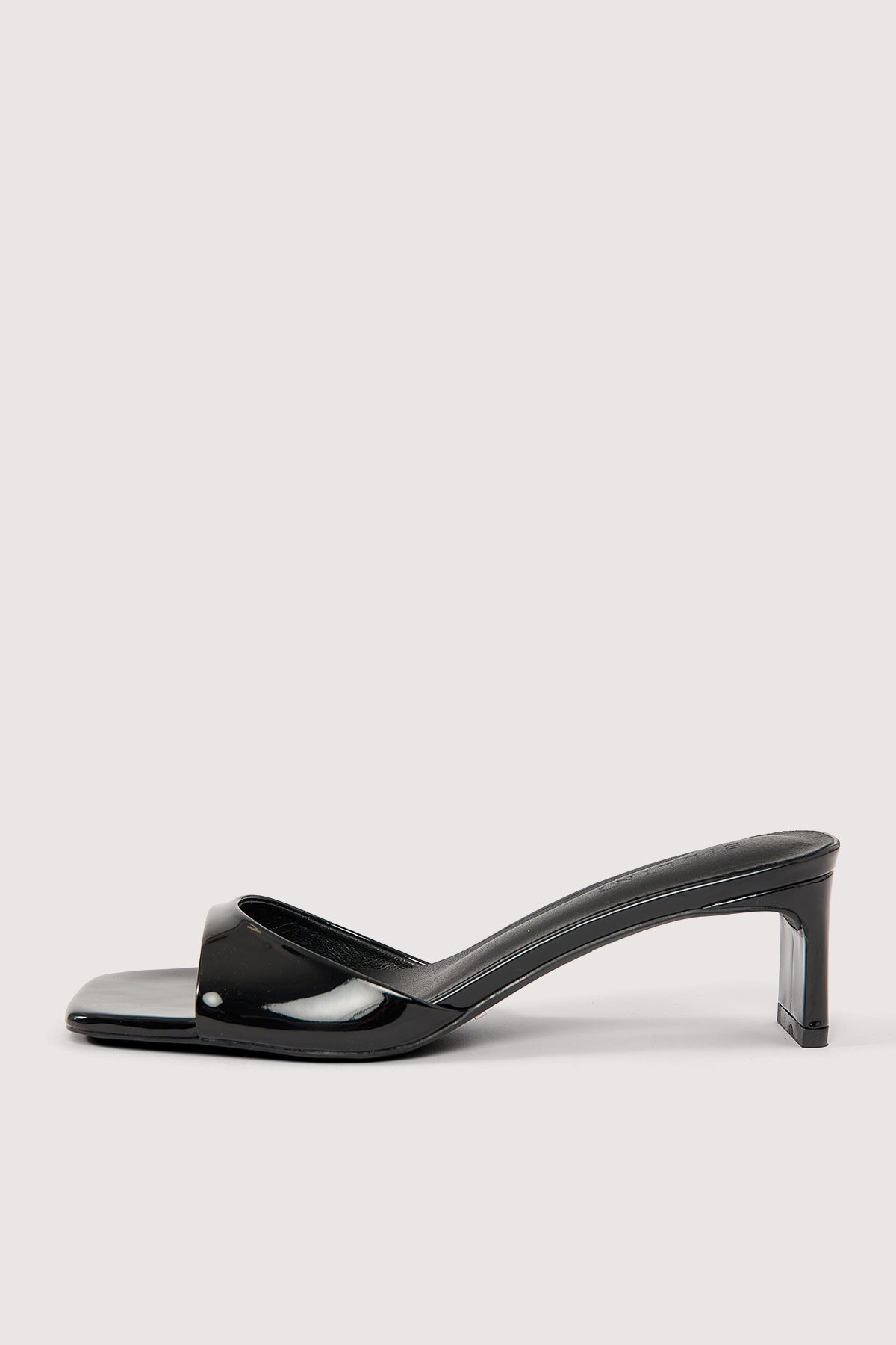 Billini Yadira Heel Black