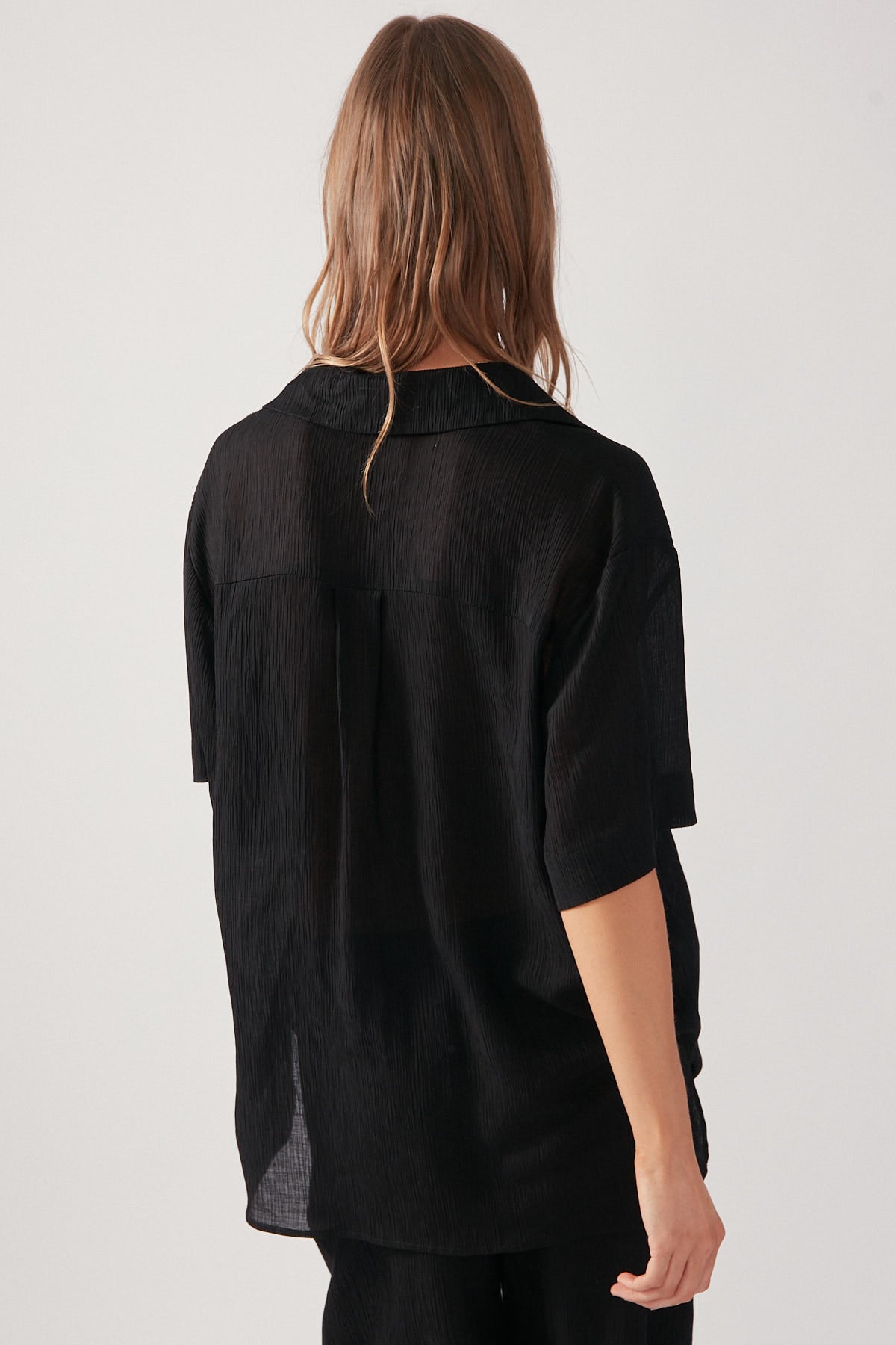 Perfect Stranger Textured Crinkle Short Sleeve Shirt Black