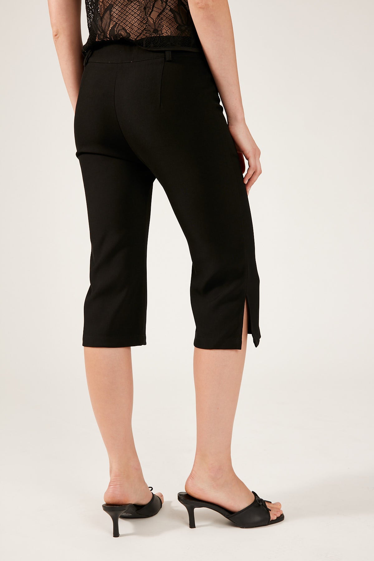 Perfect Stranger CARRIE 90S CAPRI PANT Black