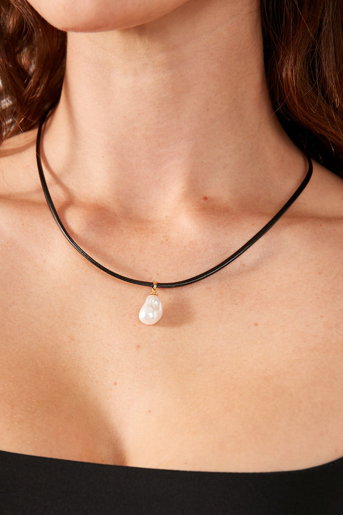 Perfect Stranger Priyah Pearl Drop Necklace Black