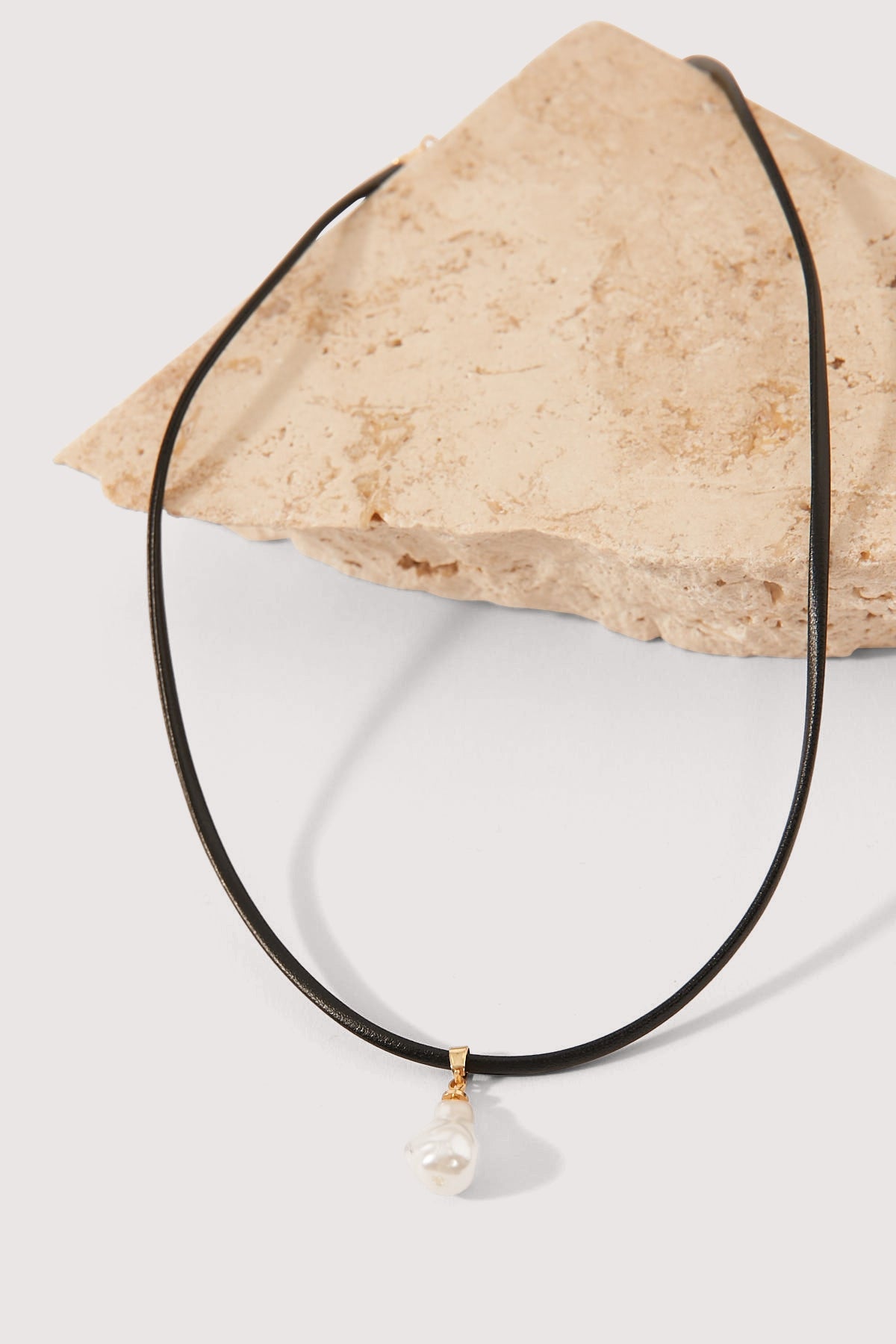 Perfect Stranger Priyah Pearl Drop Necklace Black