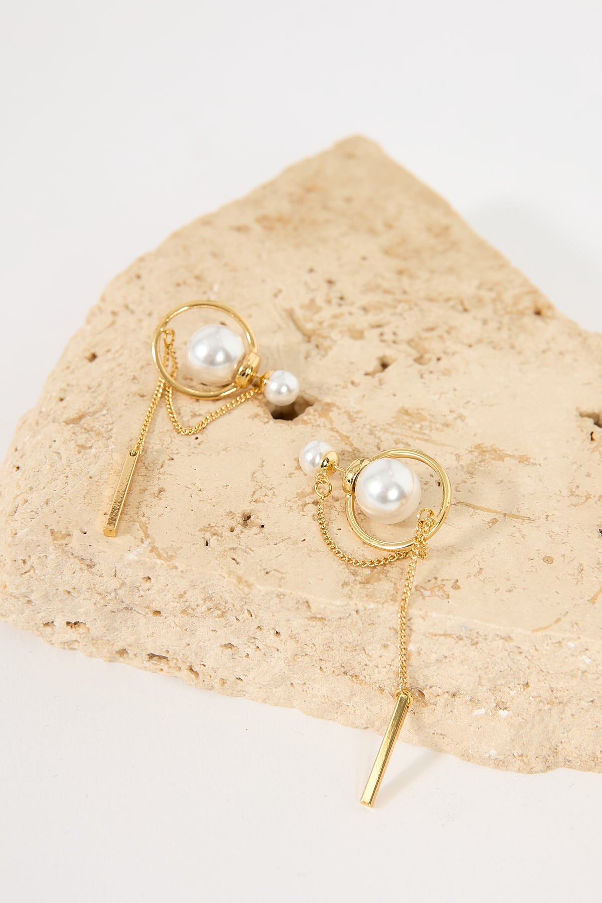 Perfect Stranger Irina Pearl Drop Earrings 18k Gold Plated