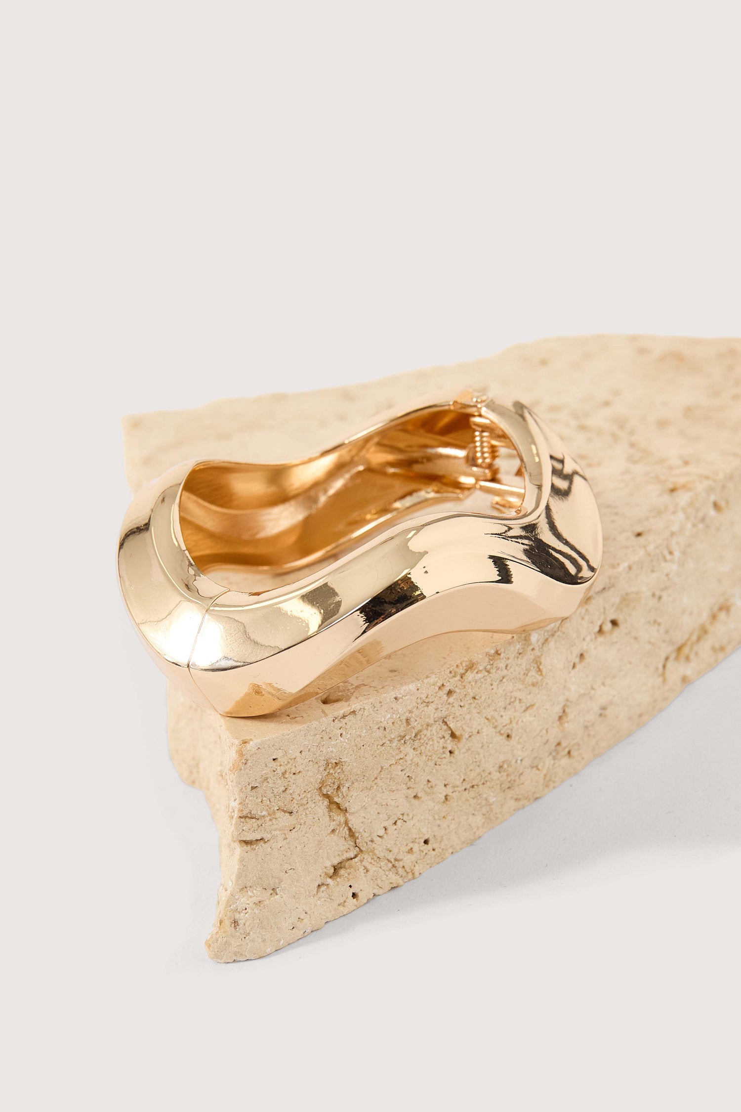 Perfect Stranger Fowler Figure Bangle Gold