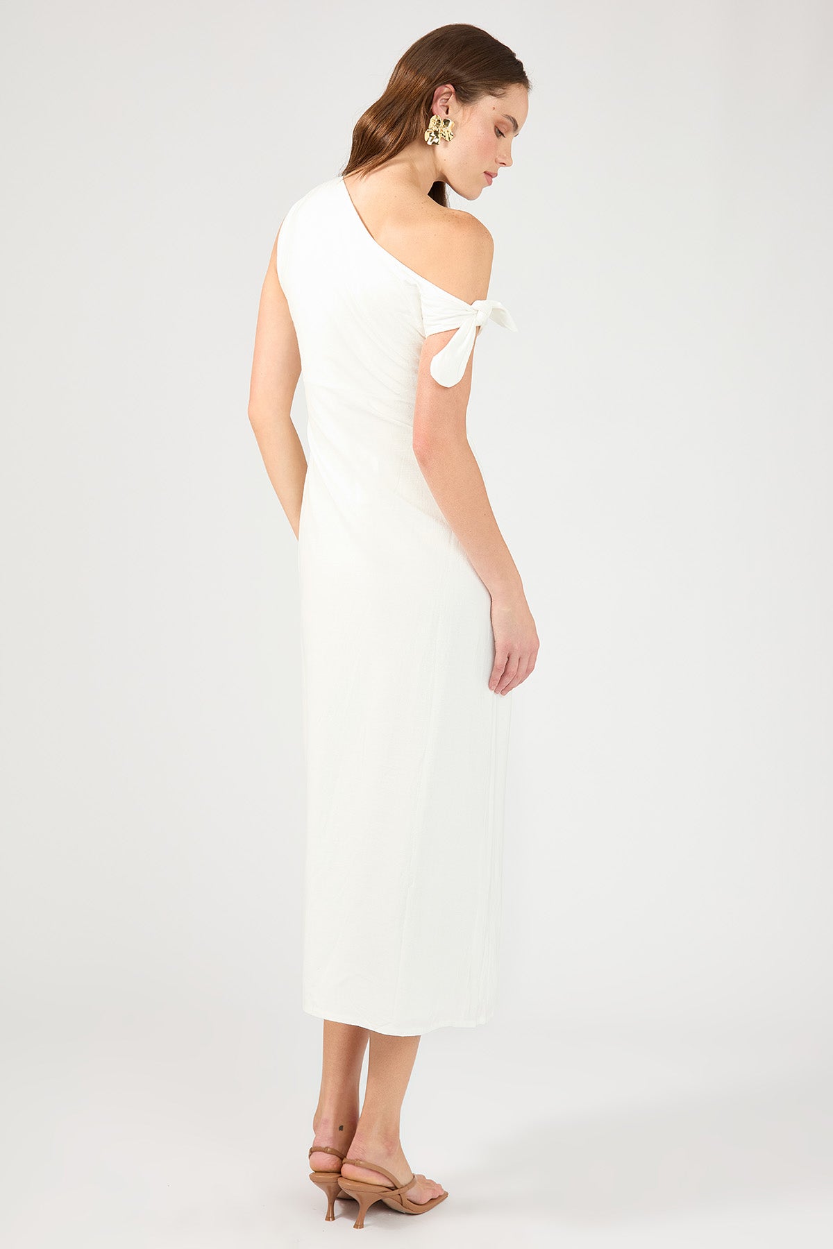 Perfect Stranger Hera Off Shoulder Linen Midi Dress White