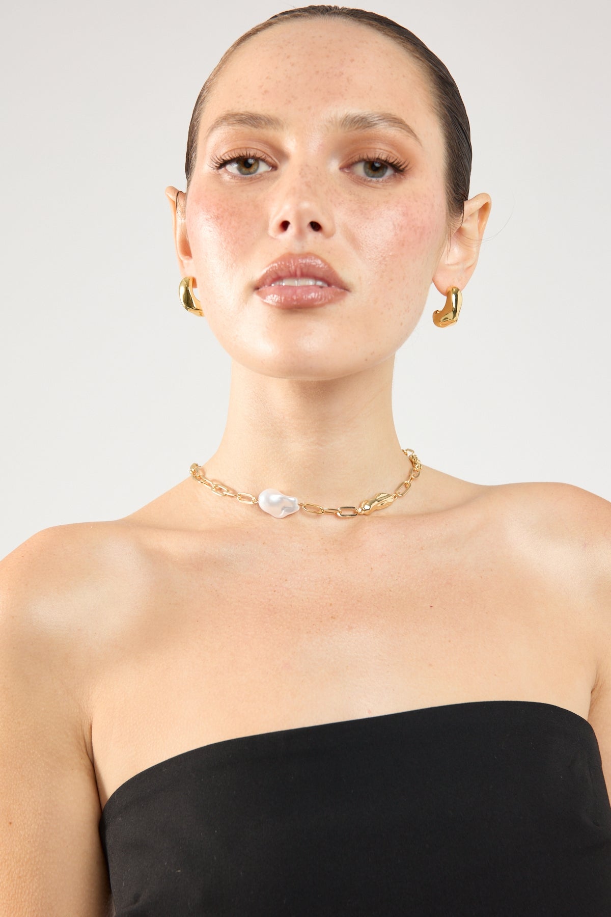 Perfect Stranger Natalia Pearl Necklace Gold