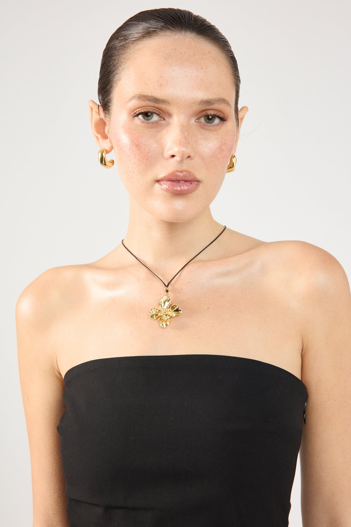 Perfect Stranger Marigold Flower Necklace Gold