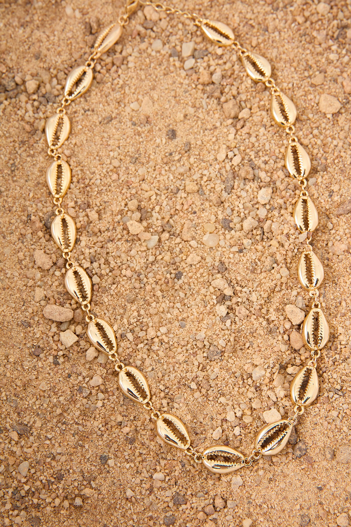 Perfect Stranger Nadine Shell Necklace 18K Gold