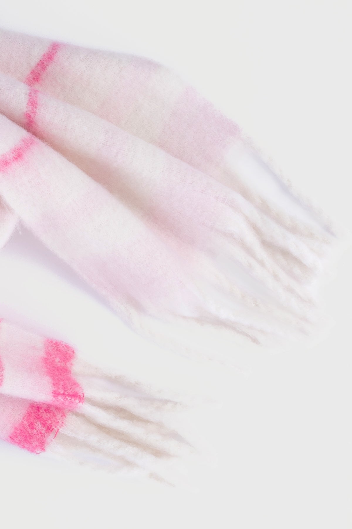 Perfect Stranger Check Plush Overszied Knit Scarf Pink