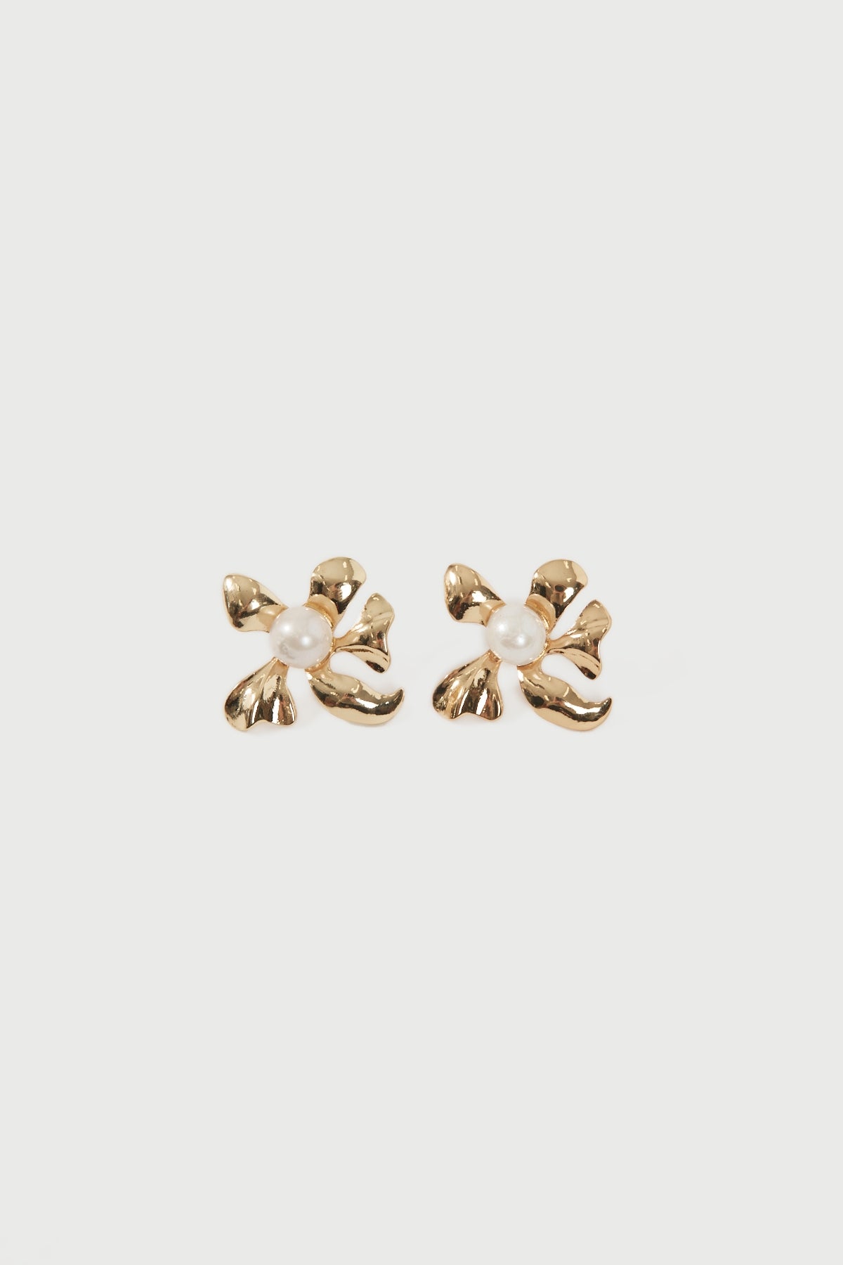 Perfect Stranger Pearl Flower Stud Earring 18K Gold Plated