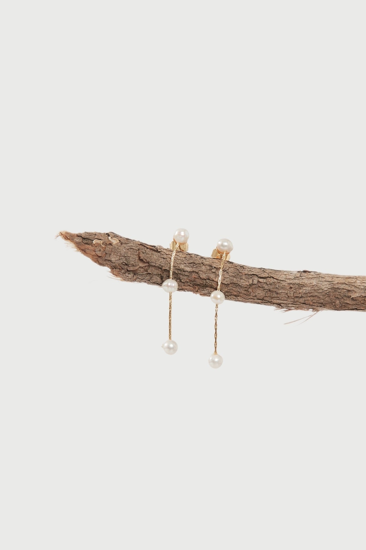 Perfect Stranger Esme Pearl Drop Earring Gold