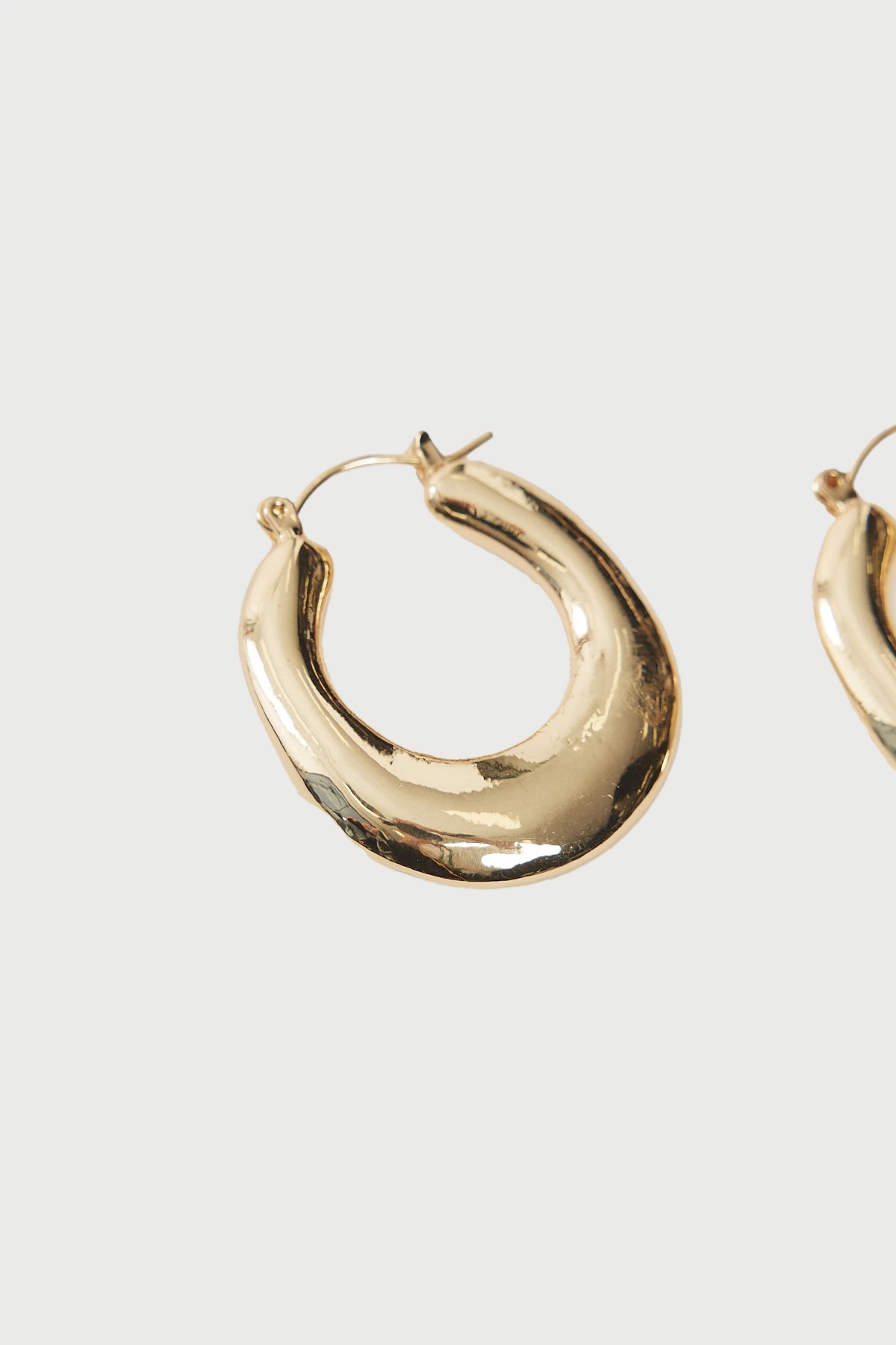 Perfect Stranger Wavy Hoop Earrings 18K Gold