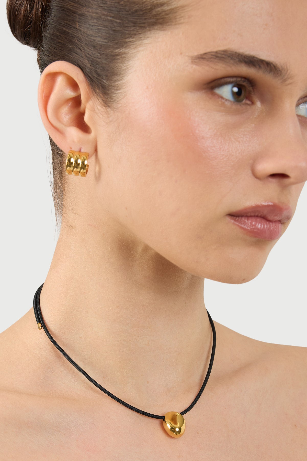 Cendre Jean Necklace Gold/Black – Perfect Stranger