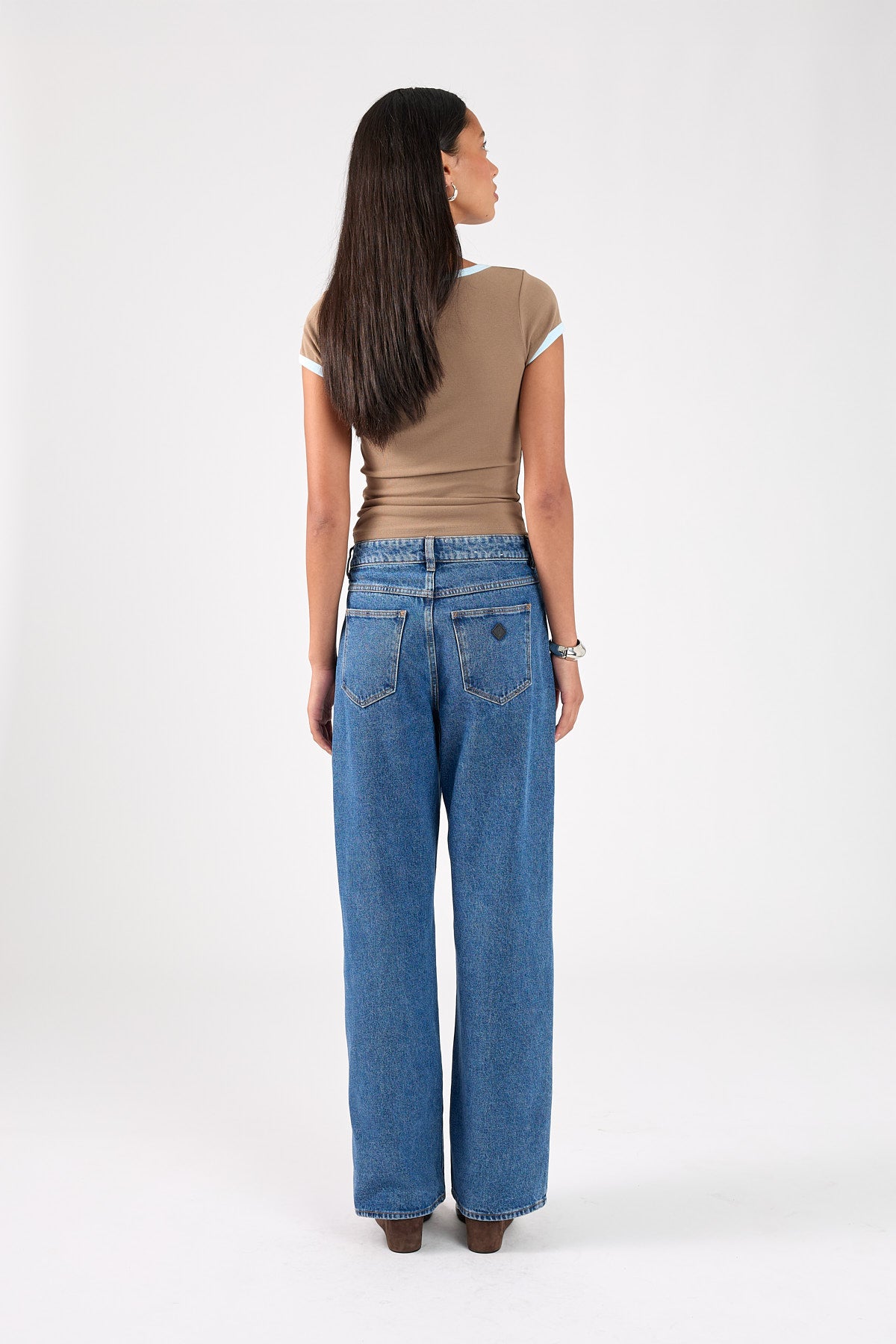 Perfect Stranger Contrast Bind V-neck Tee Taupe