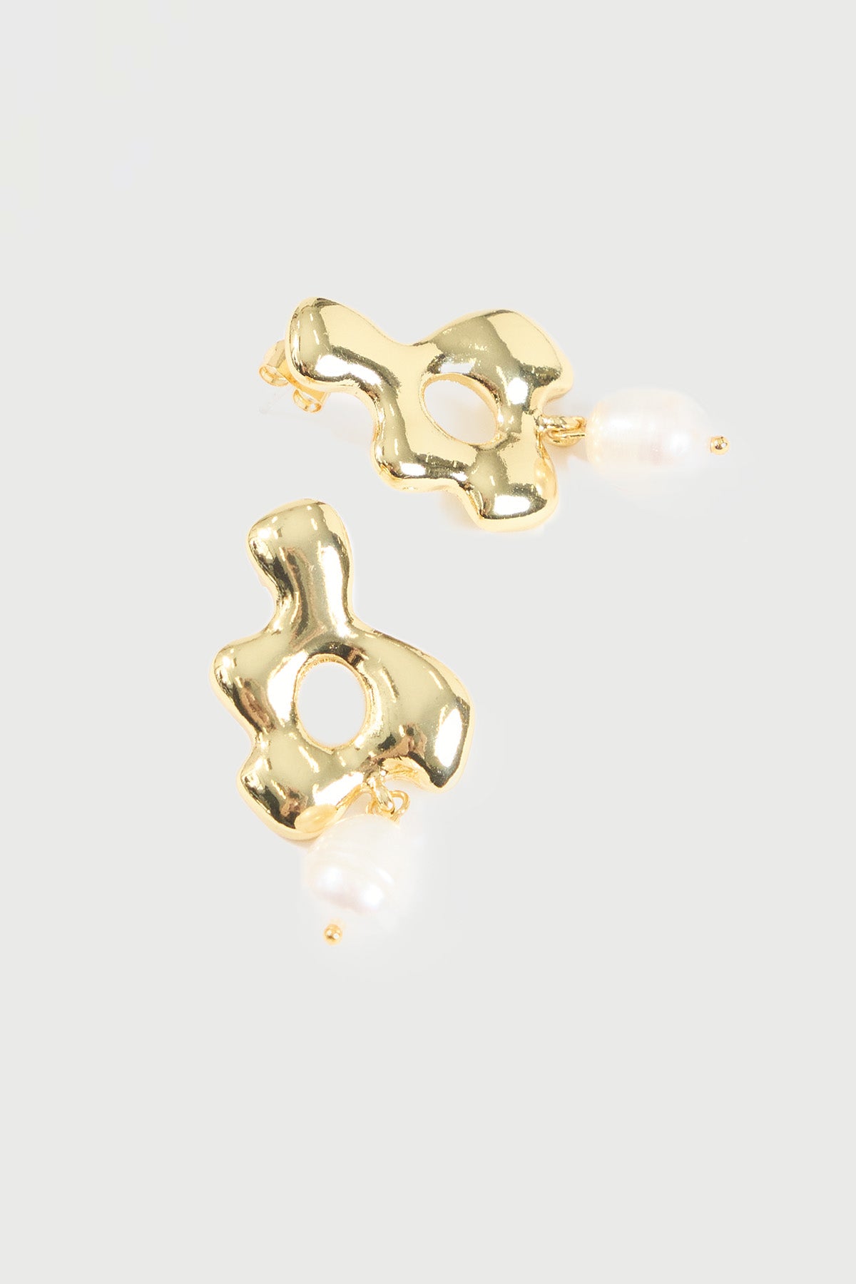 Perfect Stranger Gia Pearl Drop Earrings 18K Gold Plated