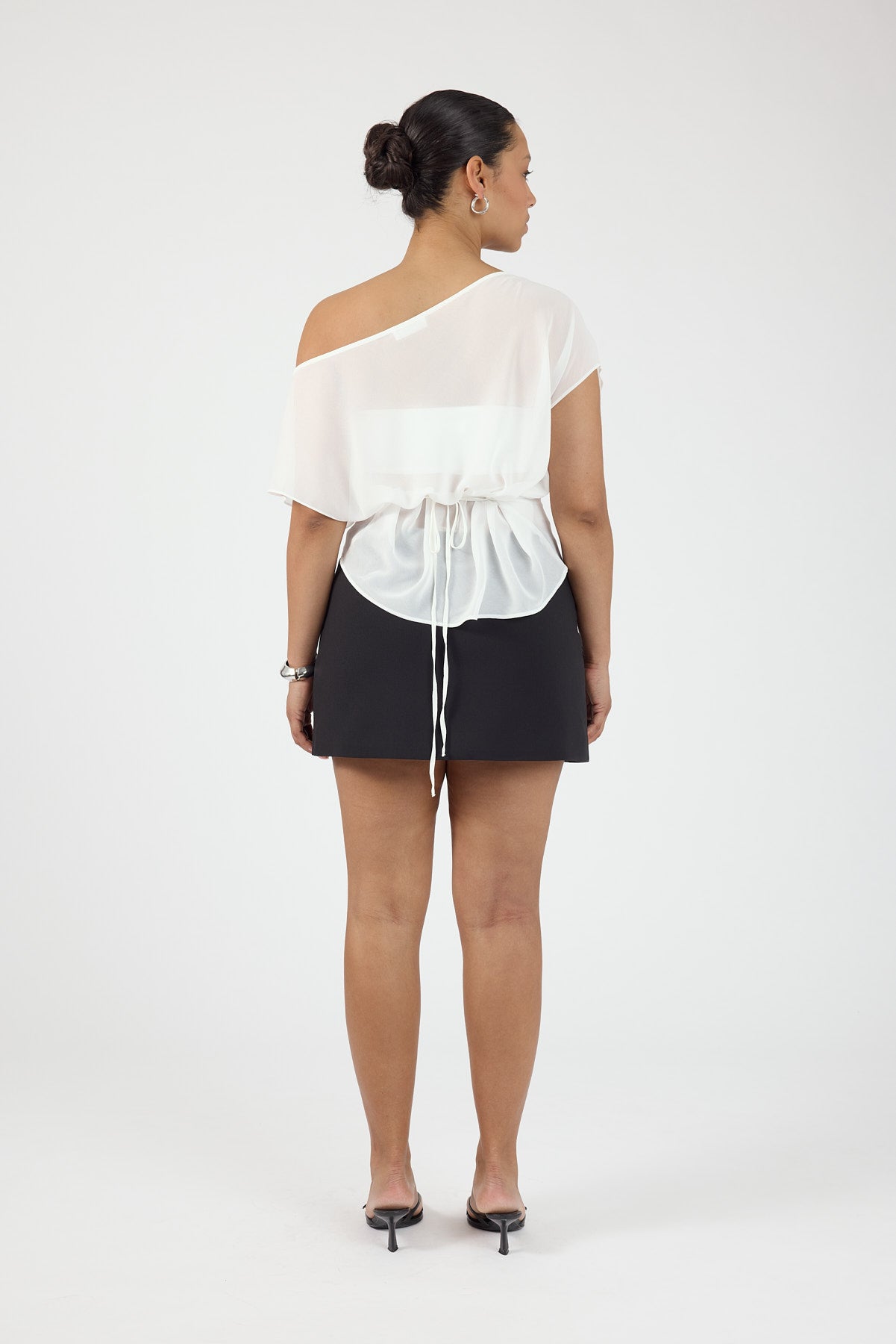 Perfect Stranger Layla Suiting Mid Rise Skort Black