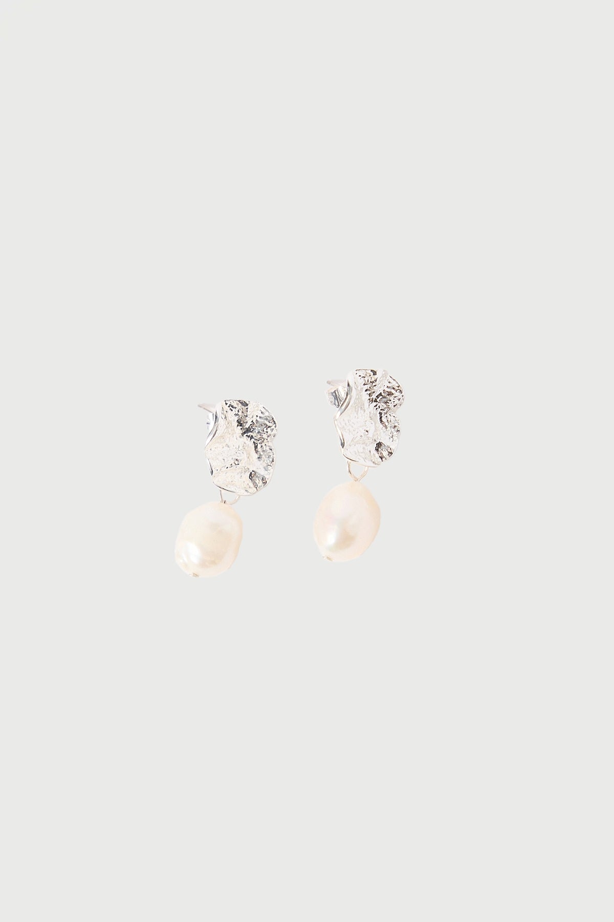 Perfect Stranger Olen Pearl Drop Earrings Silver/Pearl