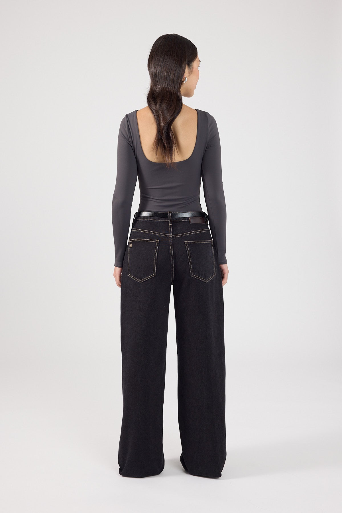 Perfect Stranger Manon Long Sleeve Backless T-shirt Charcoal