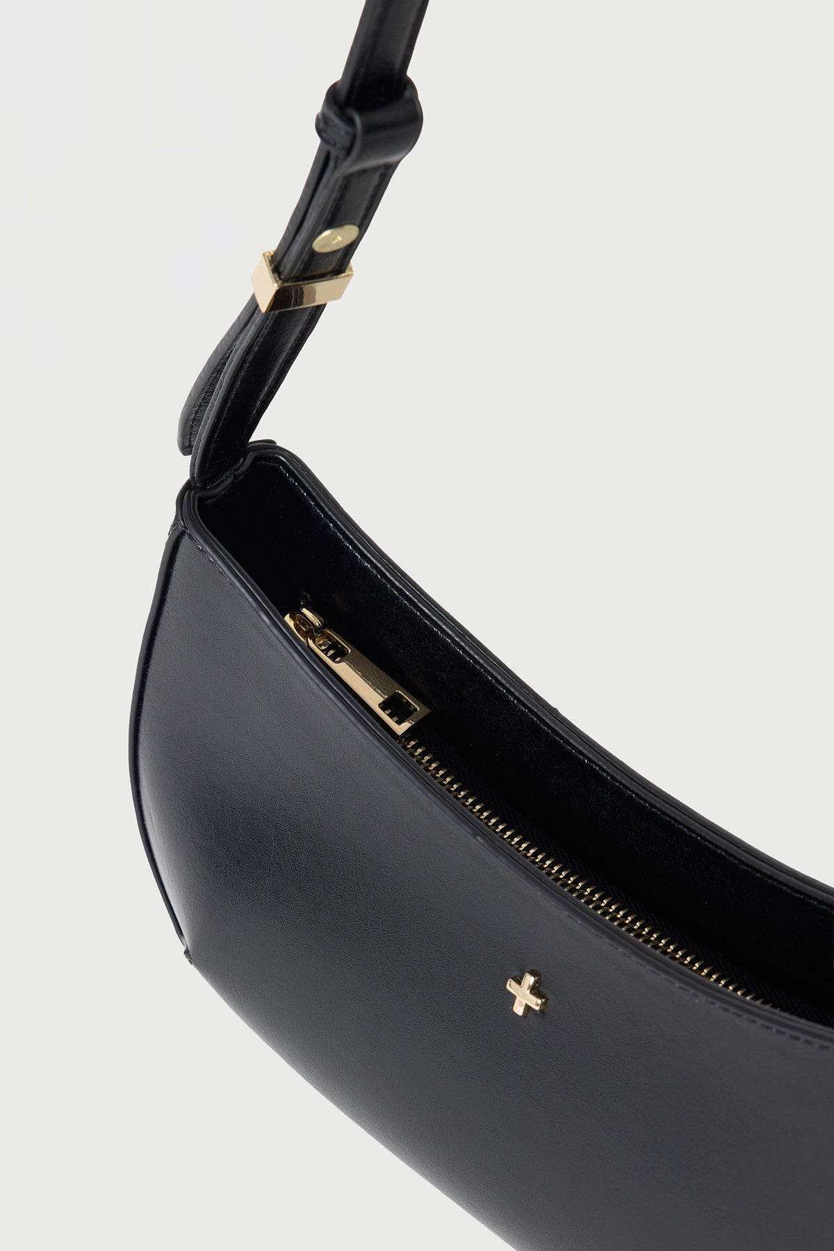 Peta + Jain Embrace Black Smooth