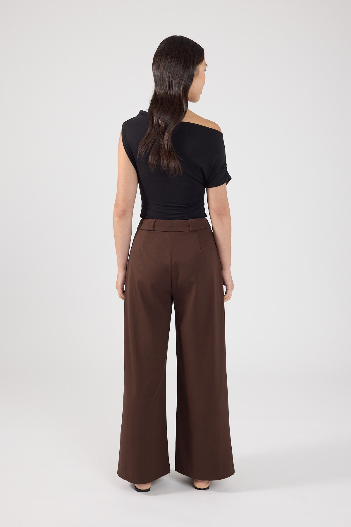 Perfect Stranger Mackenzie Petite Pleated Pant Brown