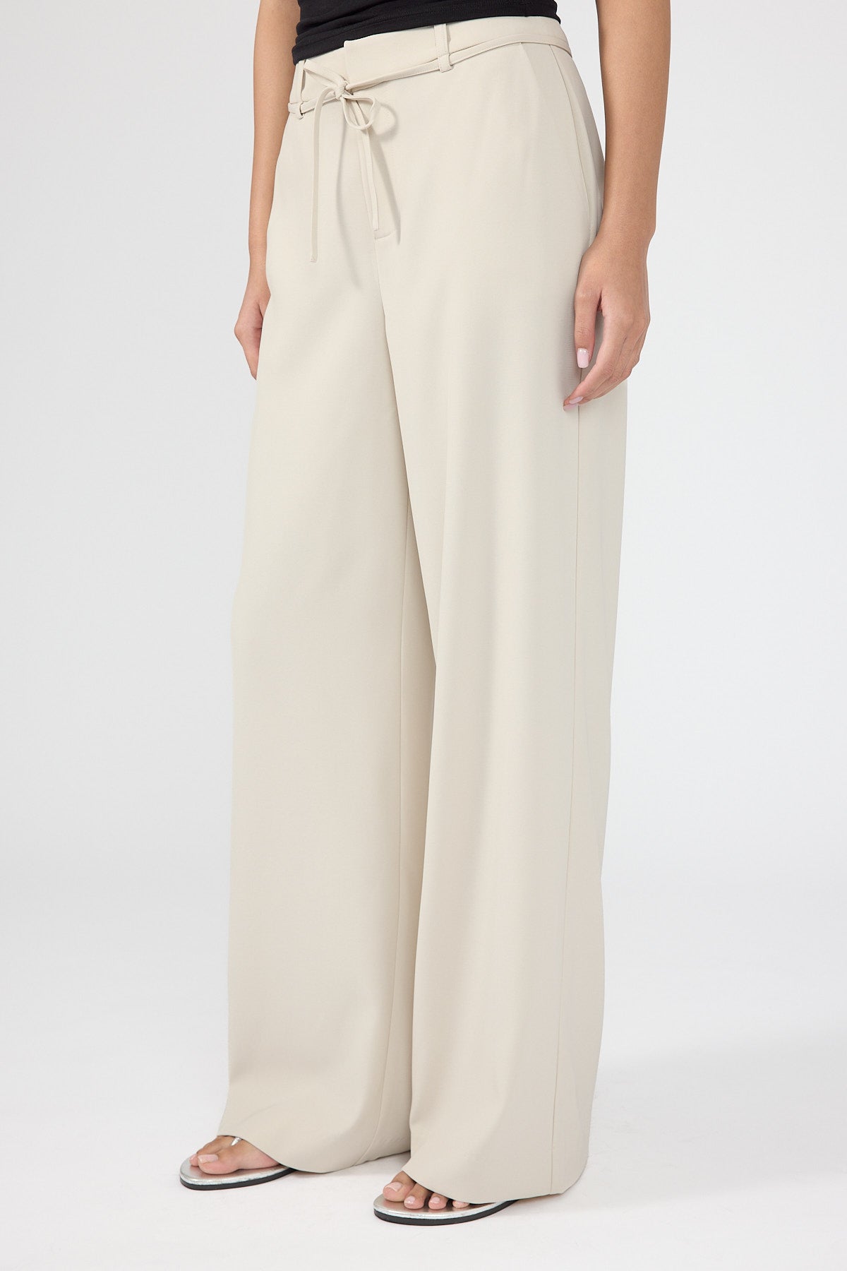 Perfect Stranger Sol Mid Rise Pant Beige