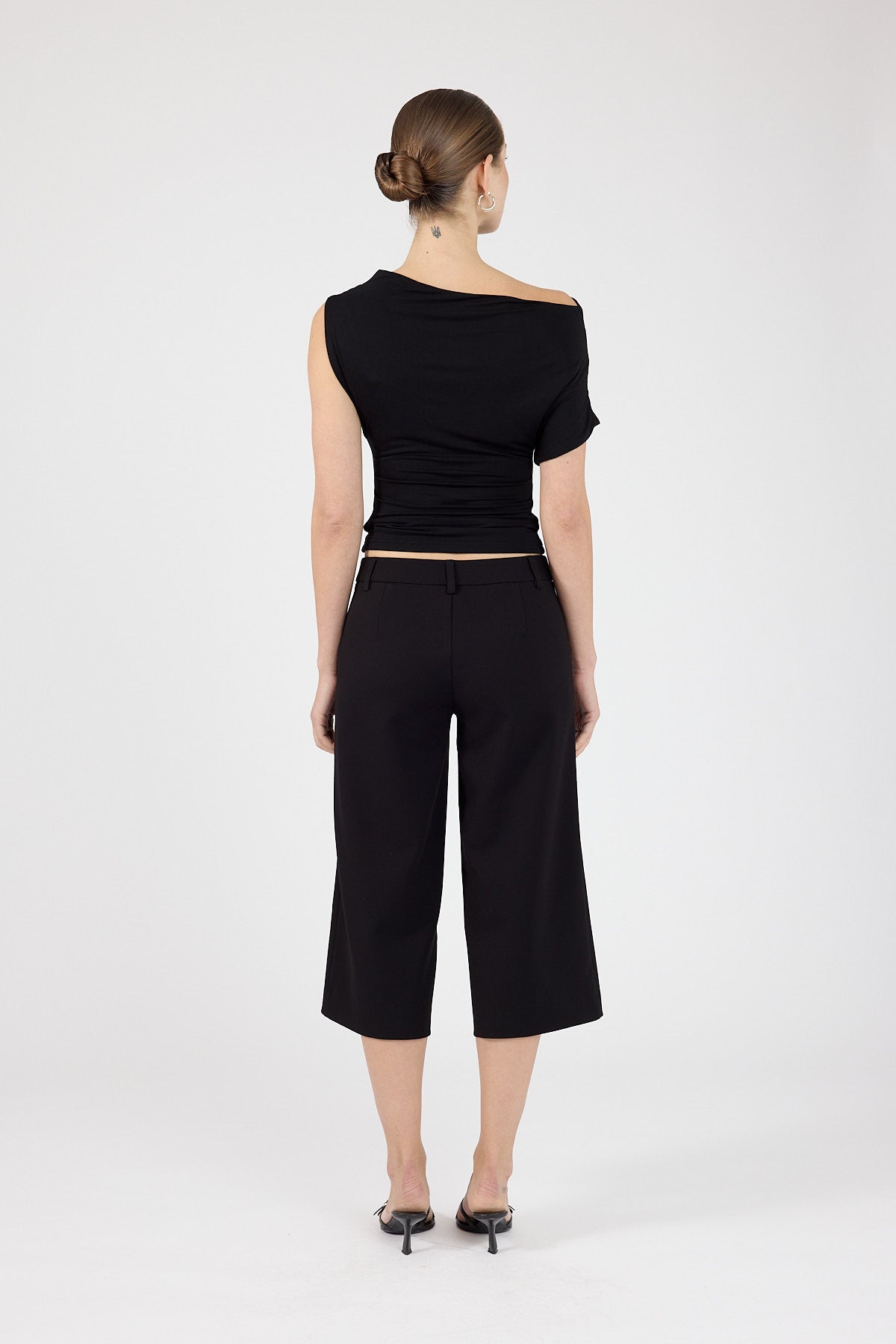 Perfect Stranger Clarke Low Rise Capri Black