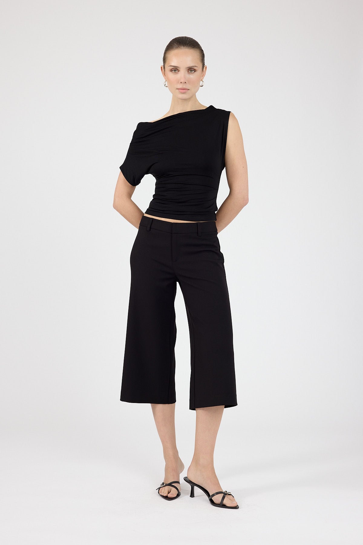 Perfect Stranger Clarke Low Rise Capri Black